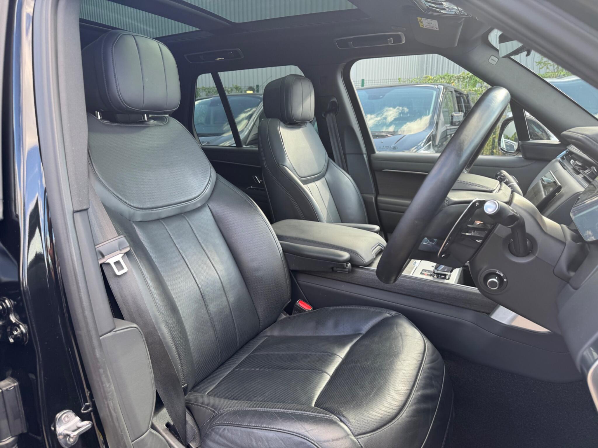 Land Rover Range Rover view 14