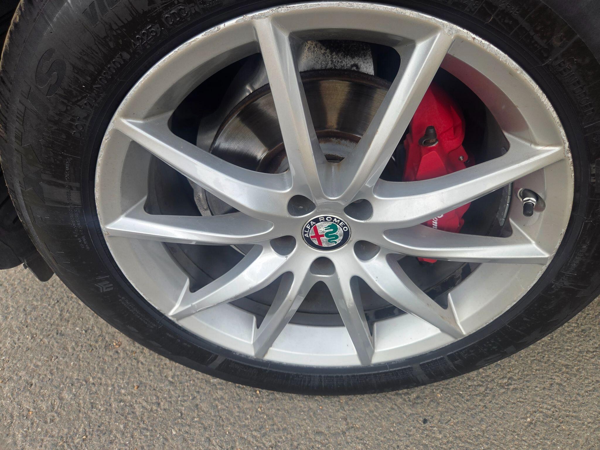 Alfa Romeo Stelvio view 29