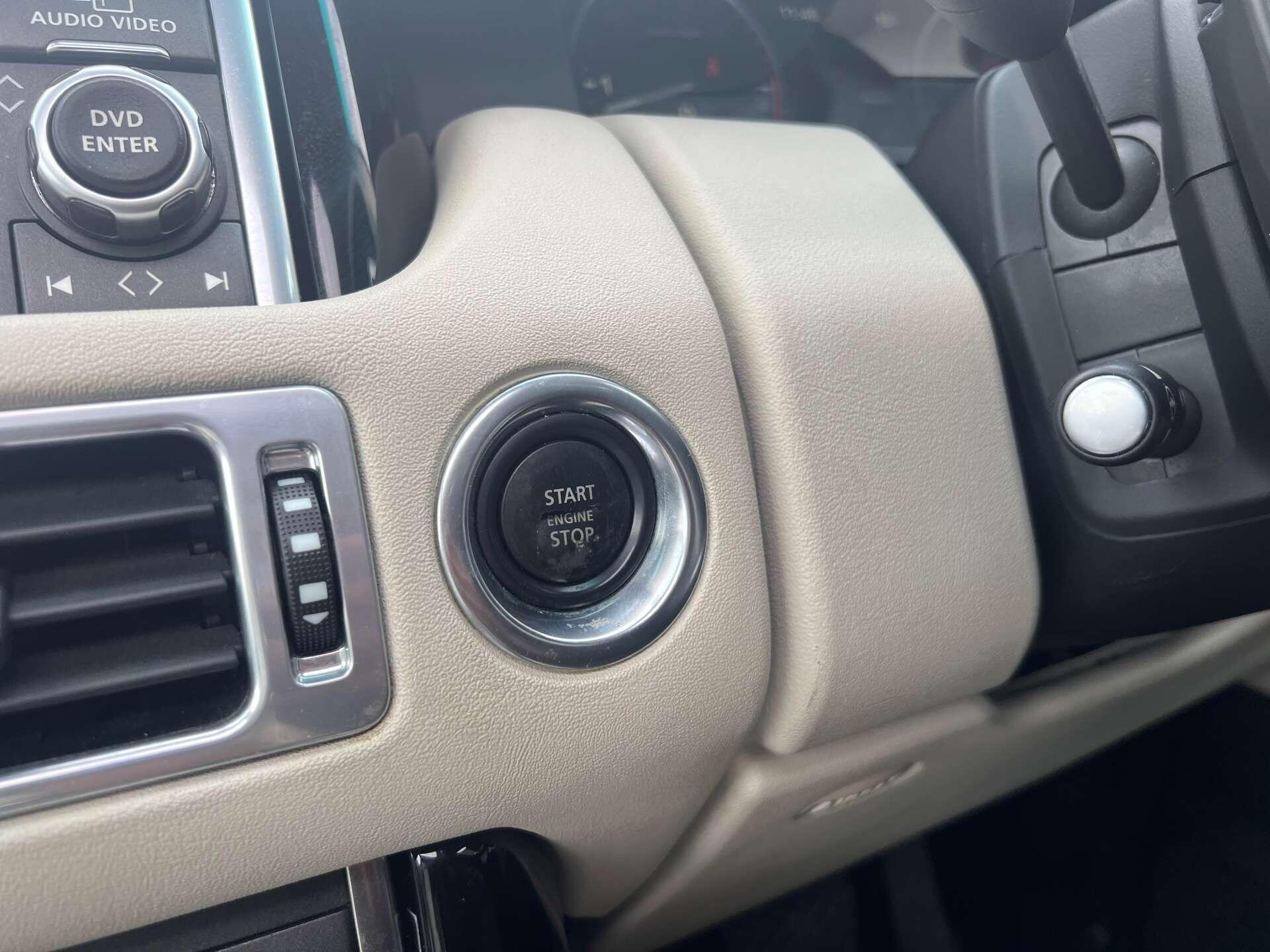 Land Rover Range Rover view 32
