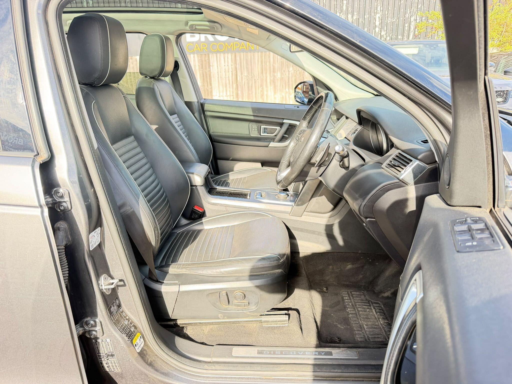 Land Rover Discovery Sport view 12
