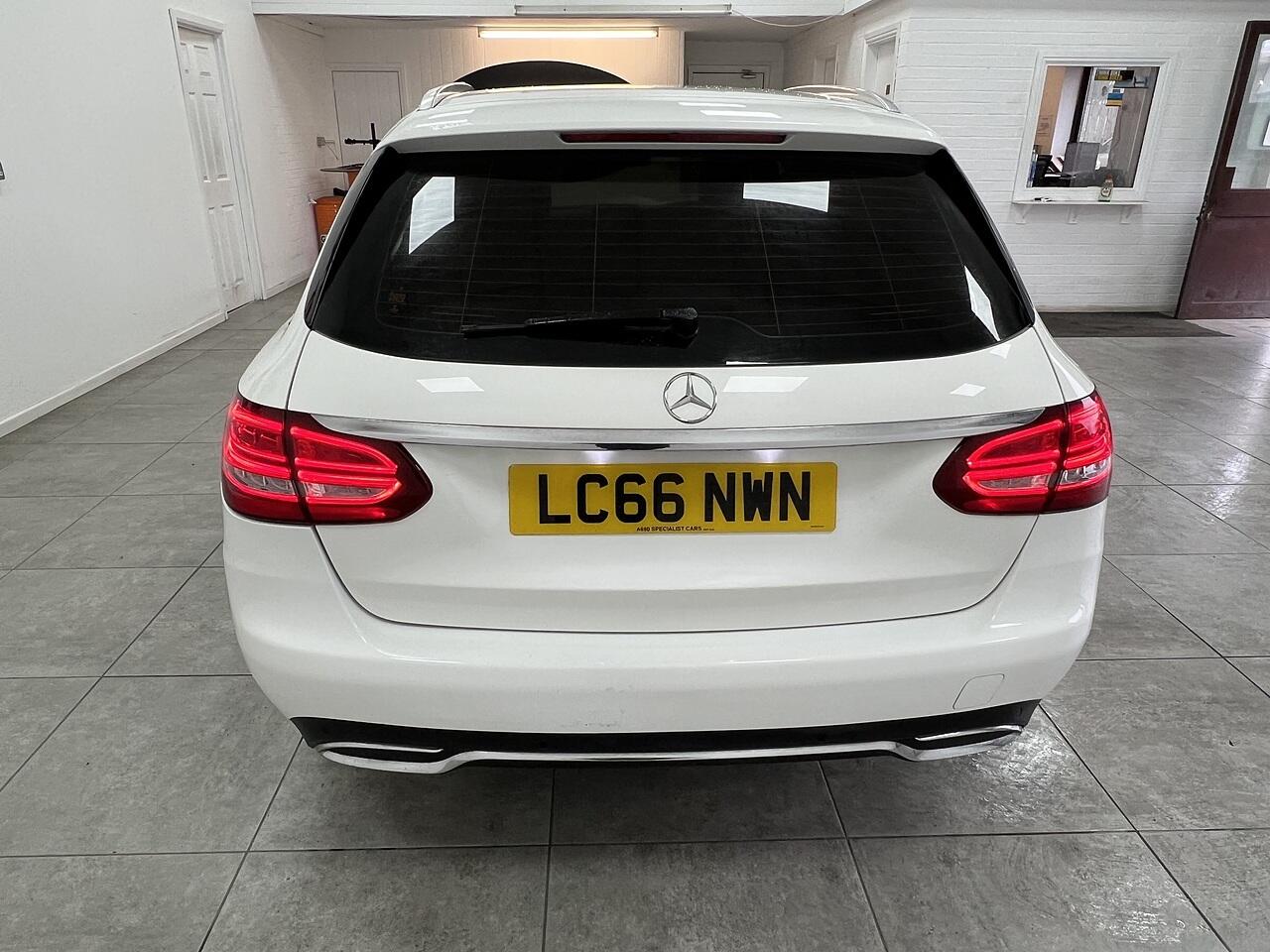 Mercedes-Benz C-Class view 4