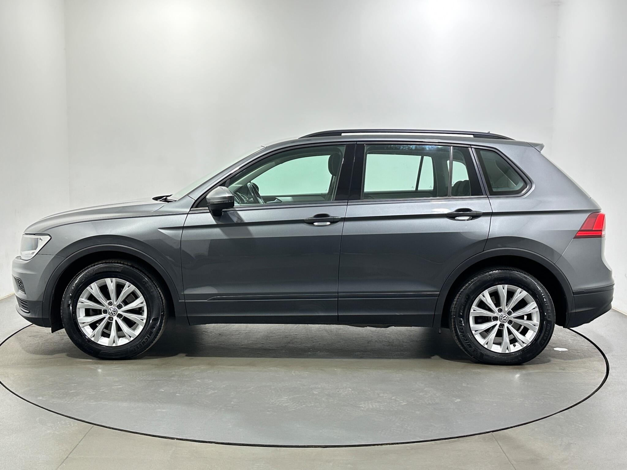 Volkswagen Tiguan view 5