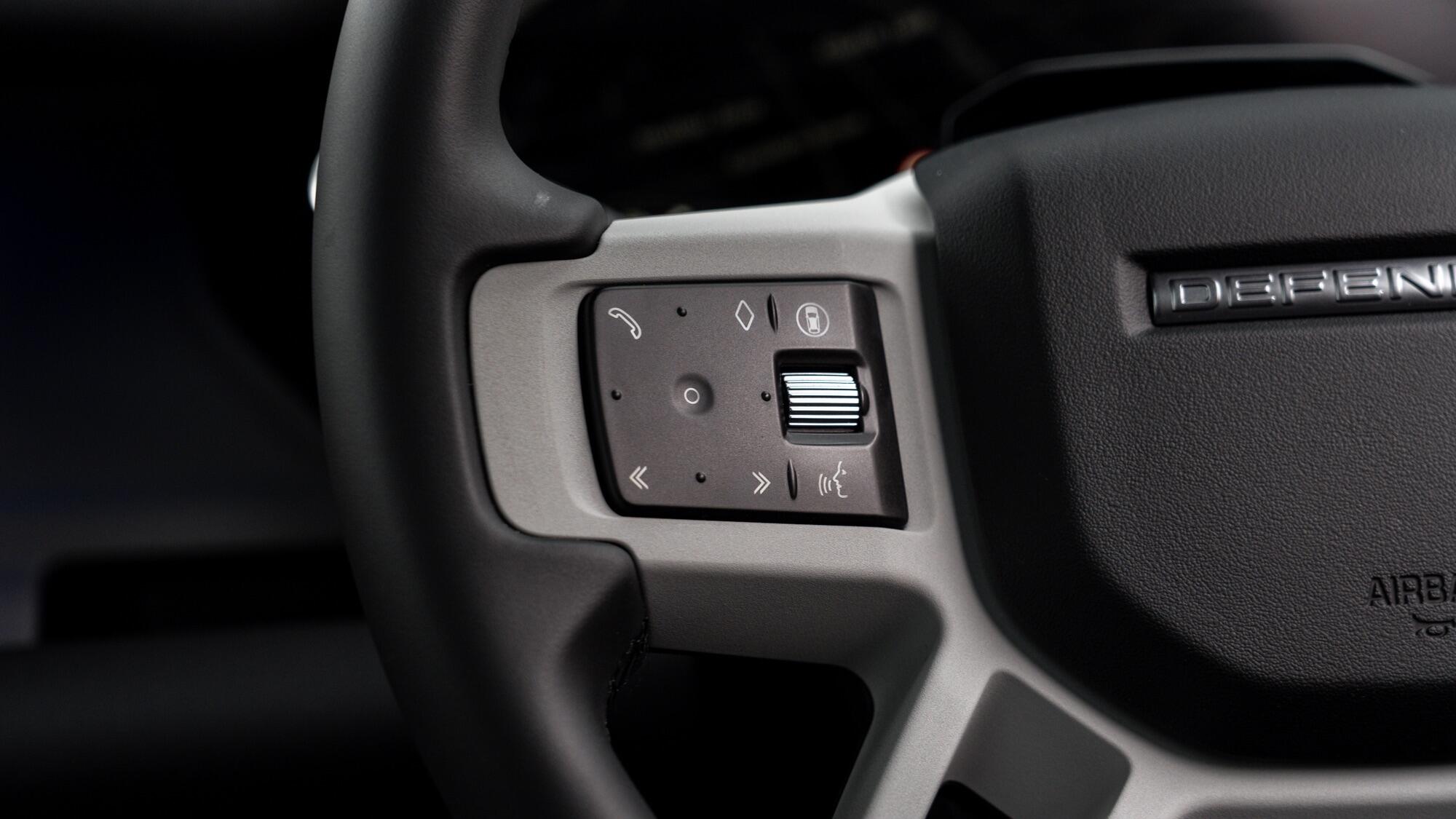 Land Rover Defender 110 view 23