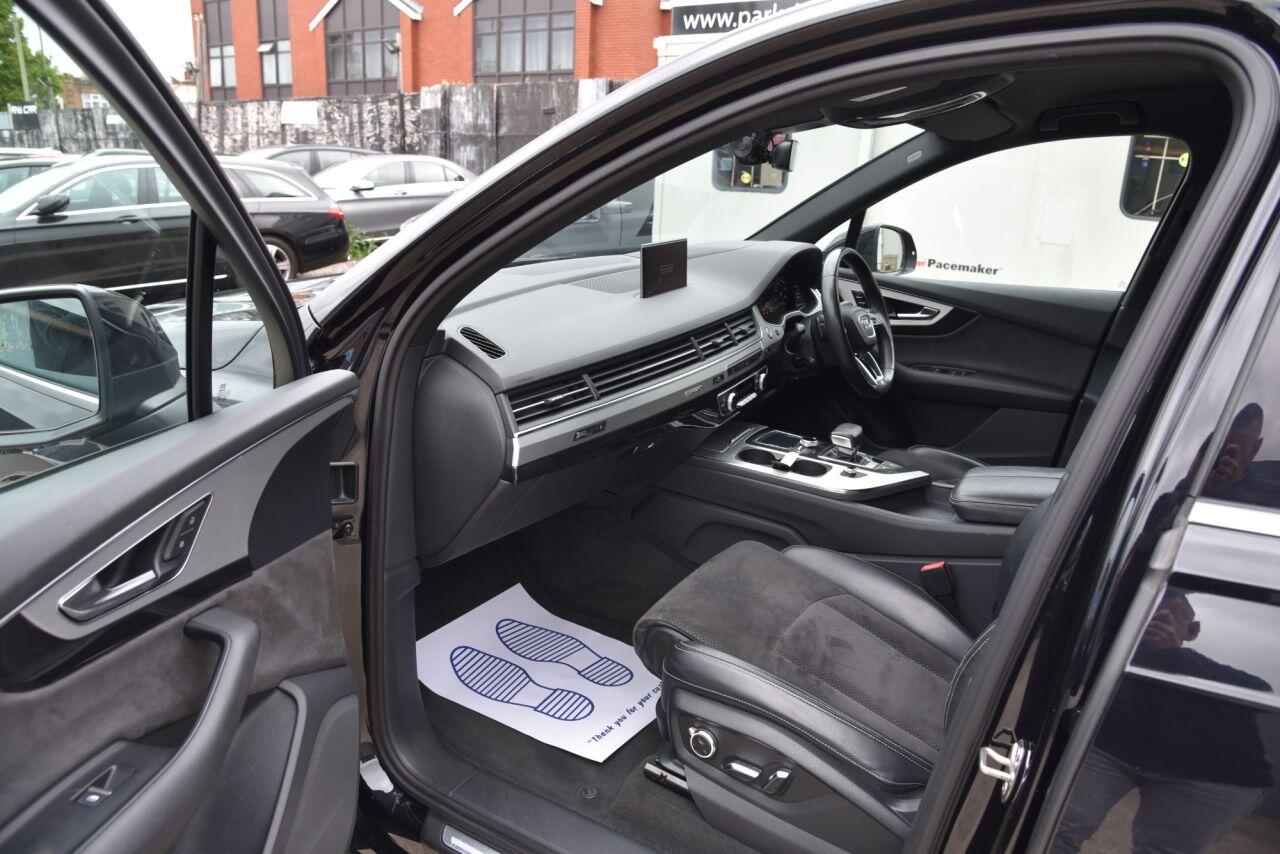 Audi Q7 view 19