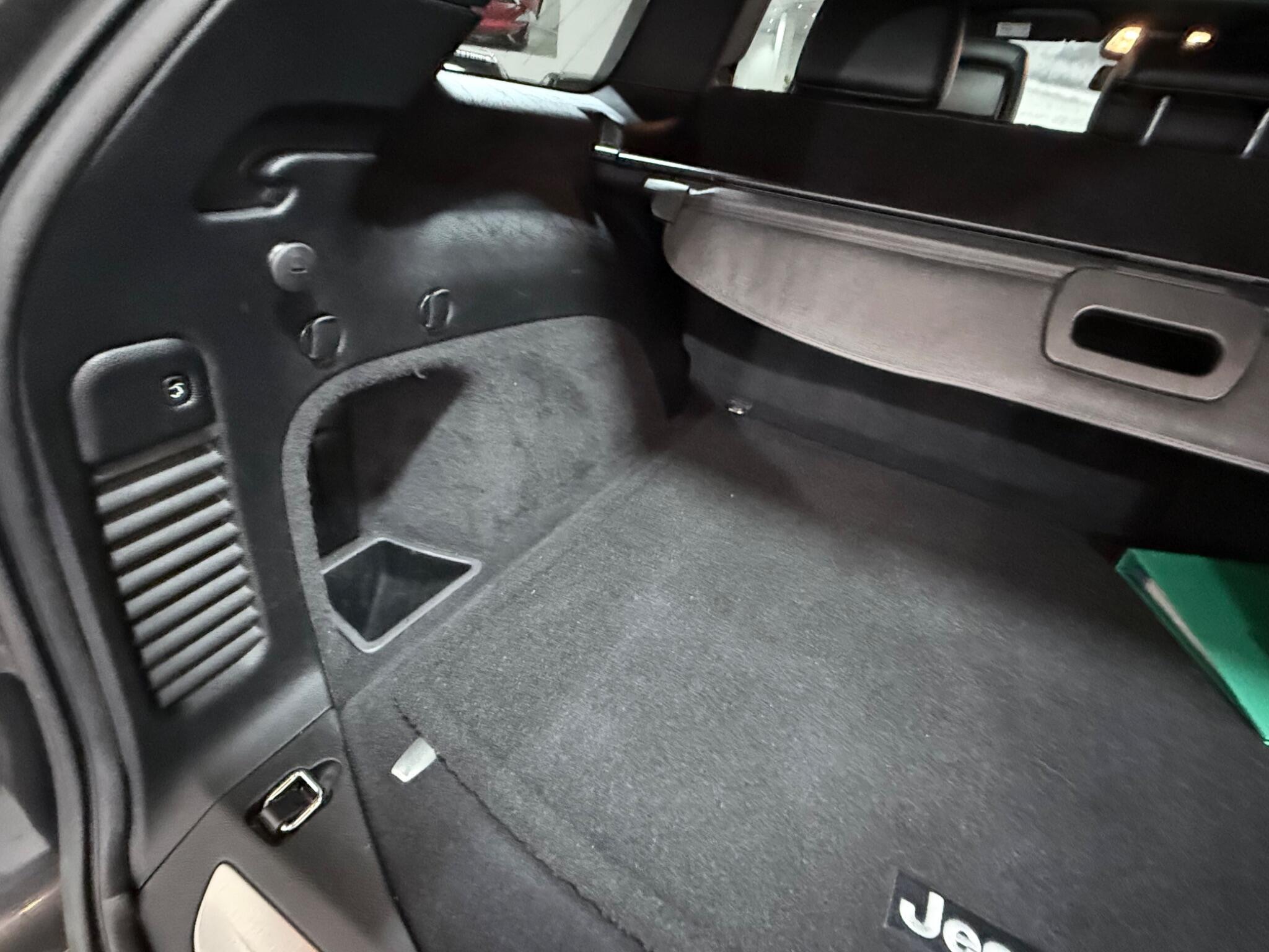 Jeep Grand Cherokee view 26