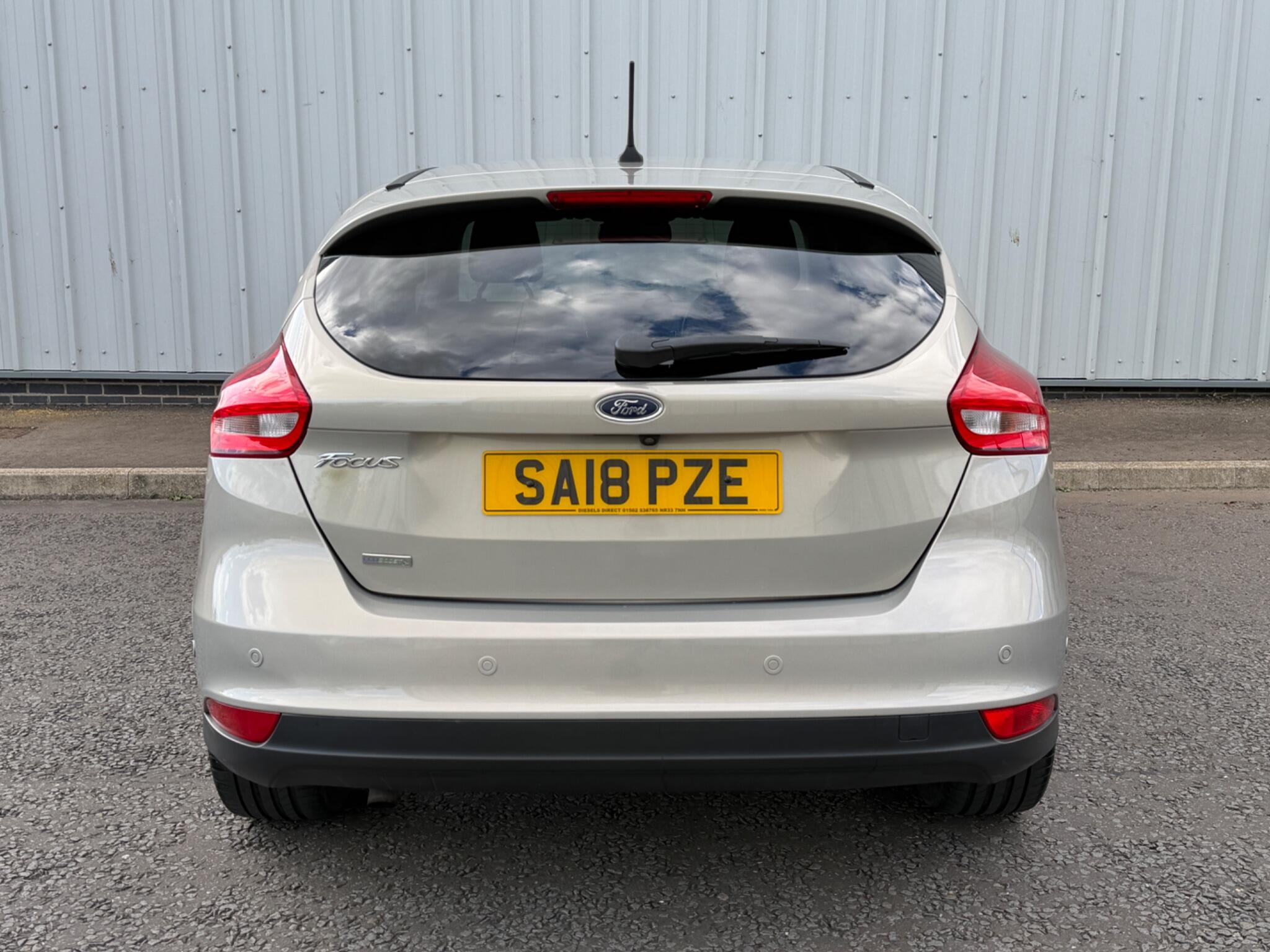 Ford Focus view 6