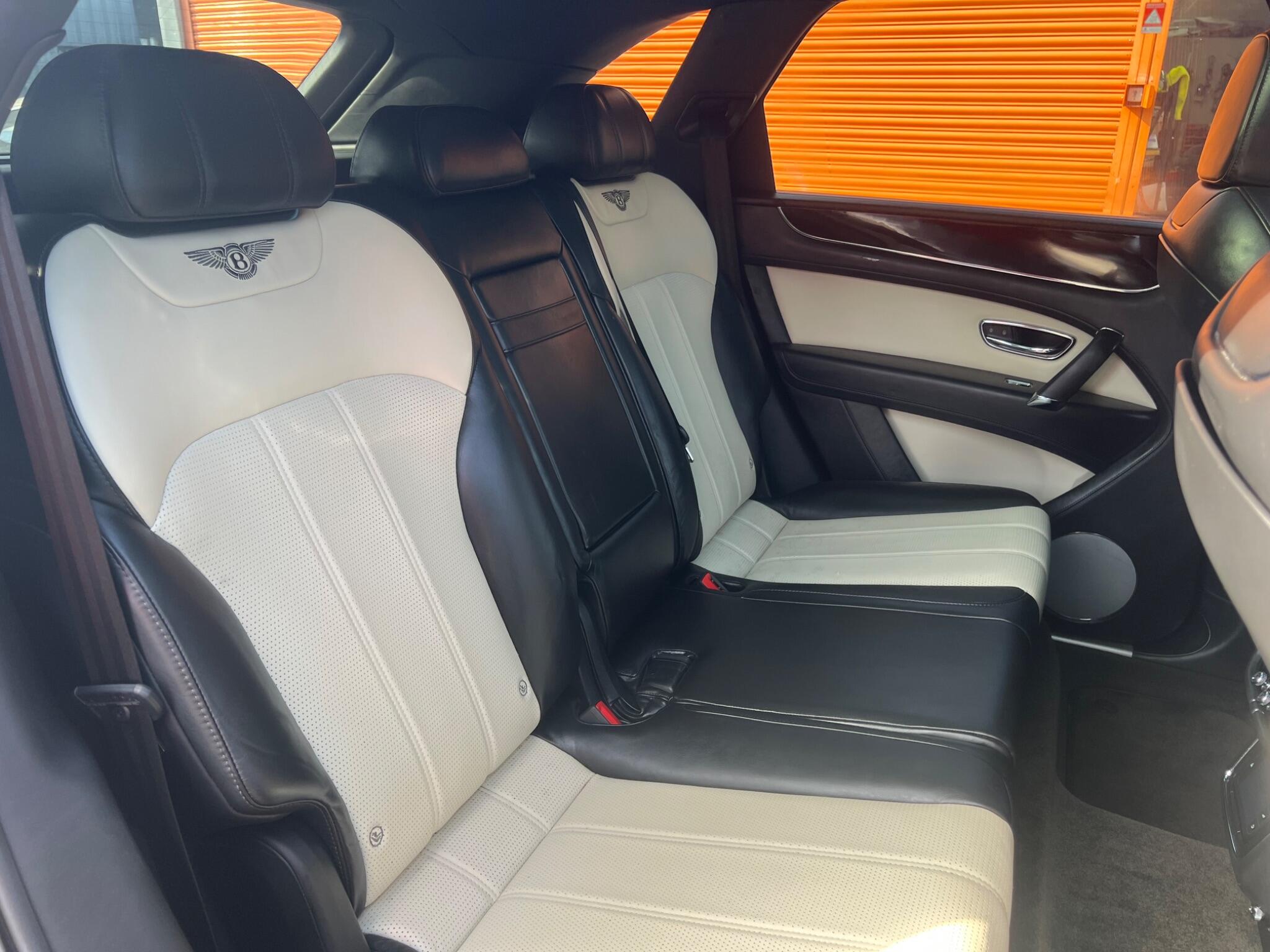 Bentley Bentayga view 28