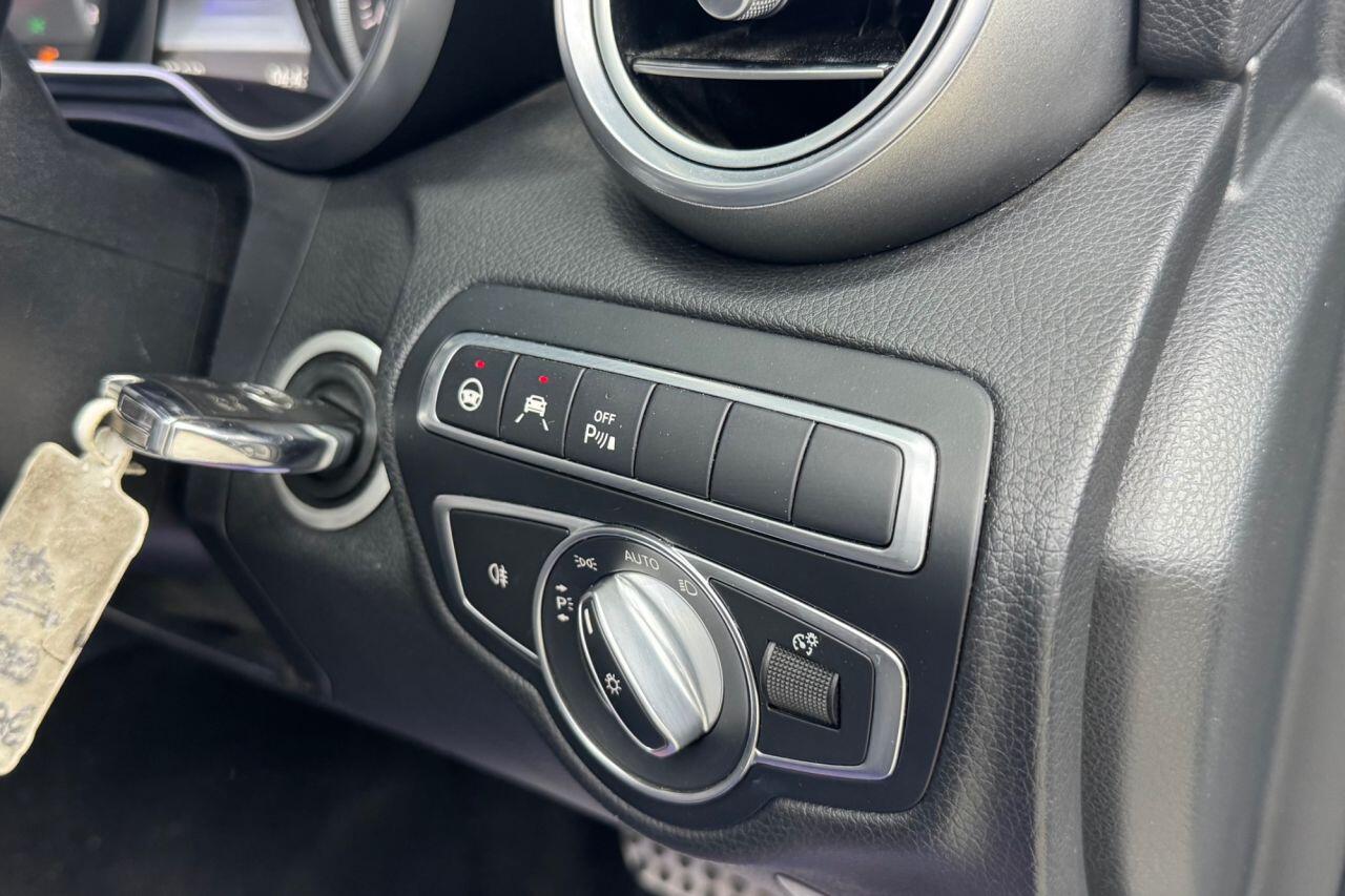 Mercedes-Benz C-Class view 16