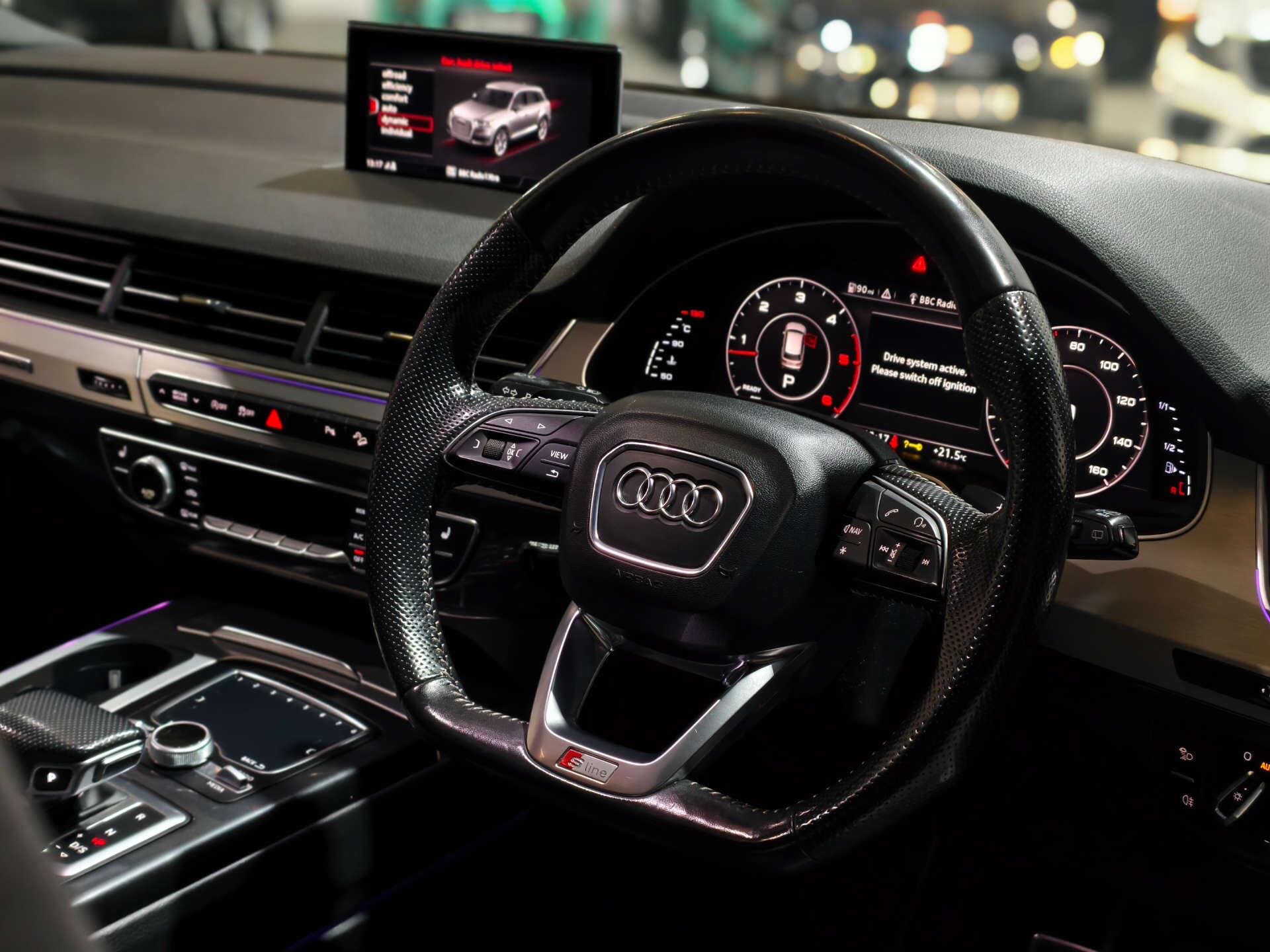 Audi Q7 view 25