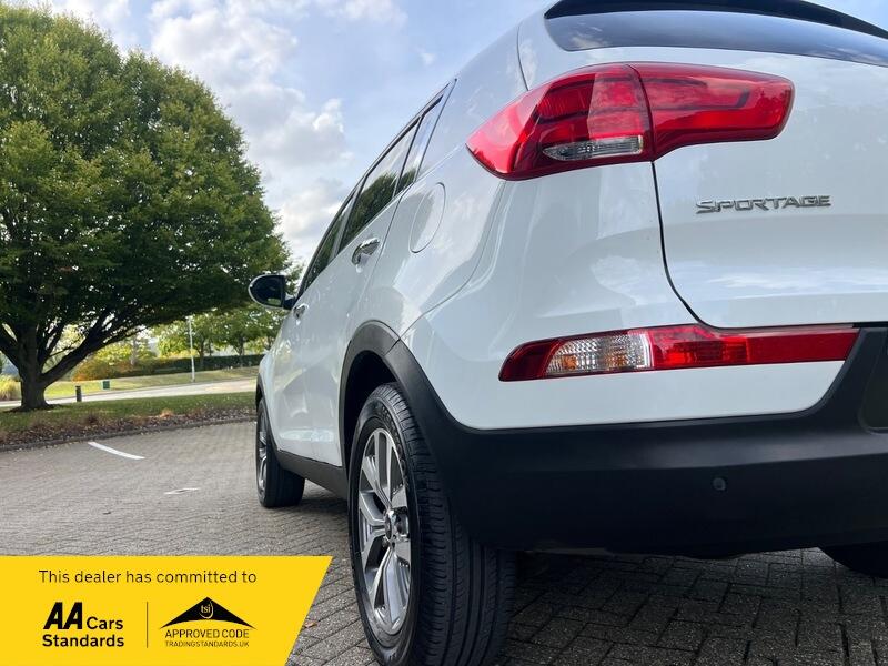2015 Kia Sportage 1.7 CRDi EcoDynamics 2 2WD Euro 5 (s/s) 5dr • 20,853 miles image 5