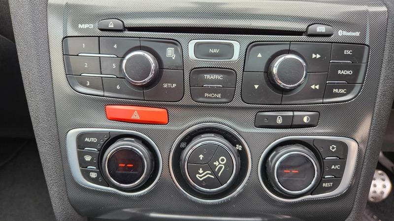 2011 Citroen C4 image 39