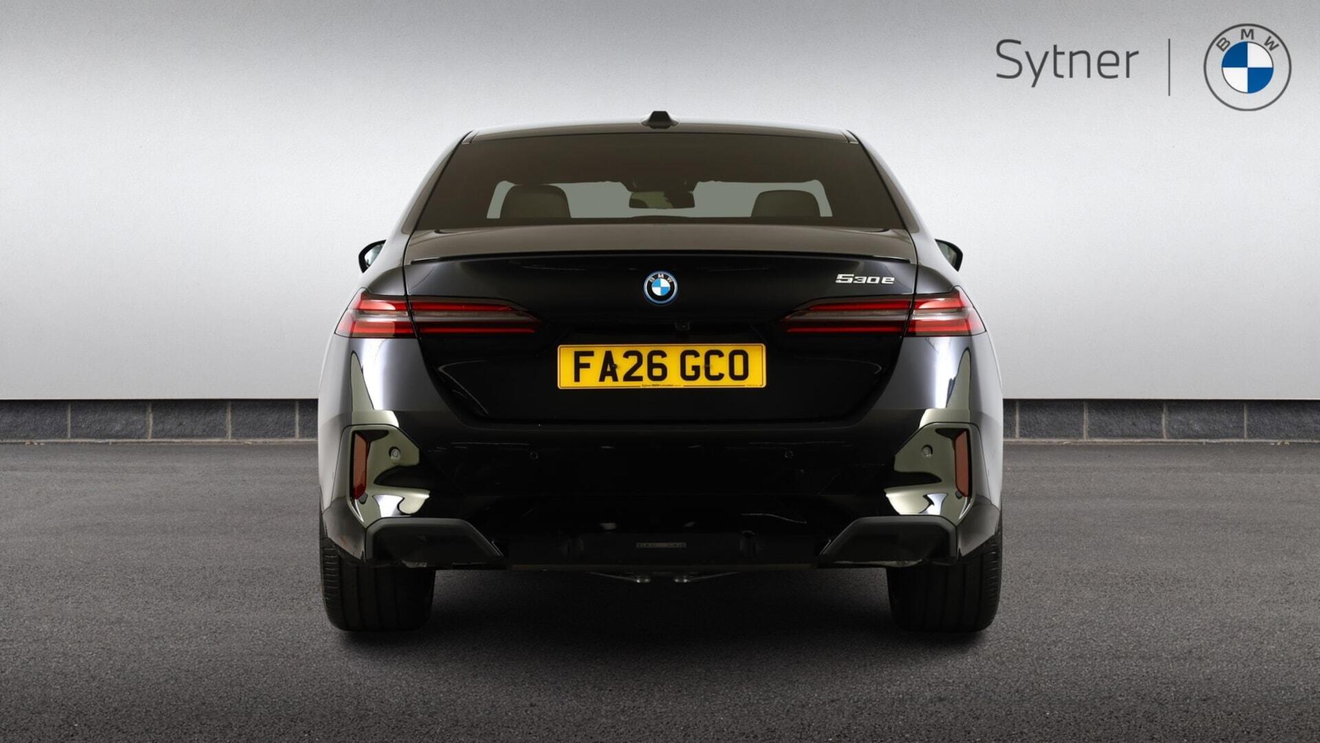 BMW 5 Series view 15