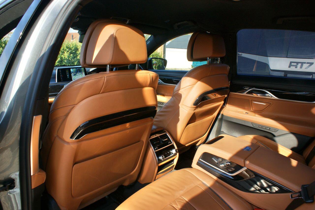 BMW 7 Series view 38