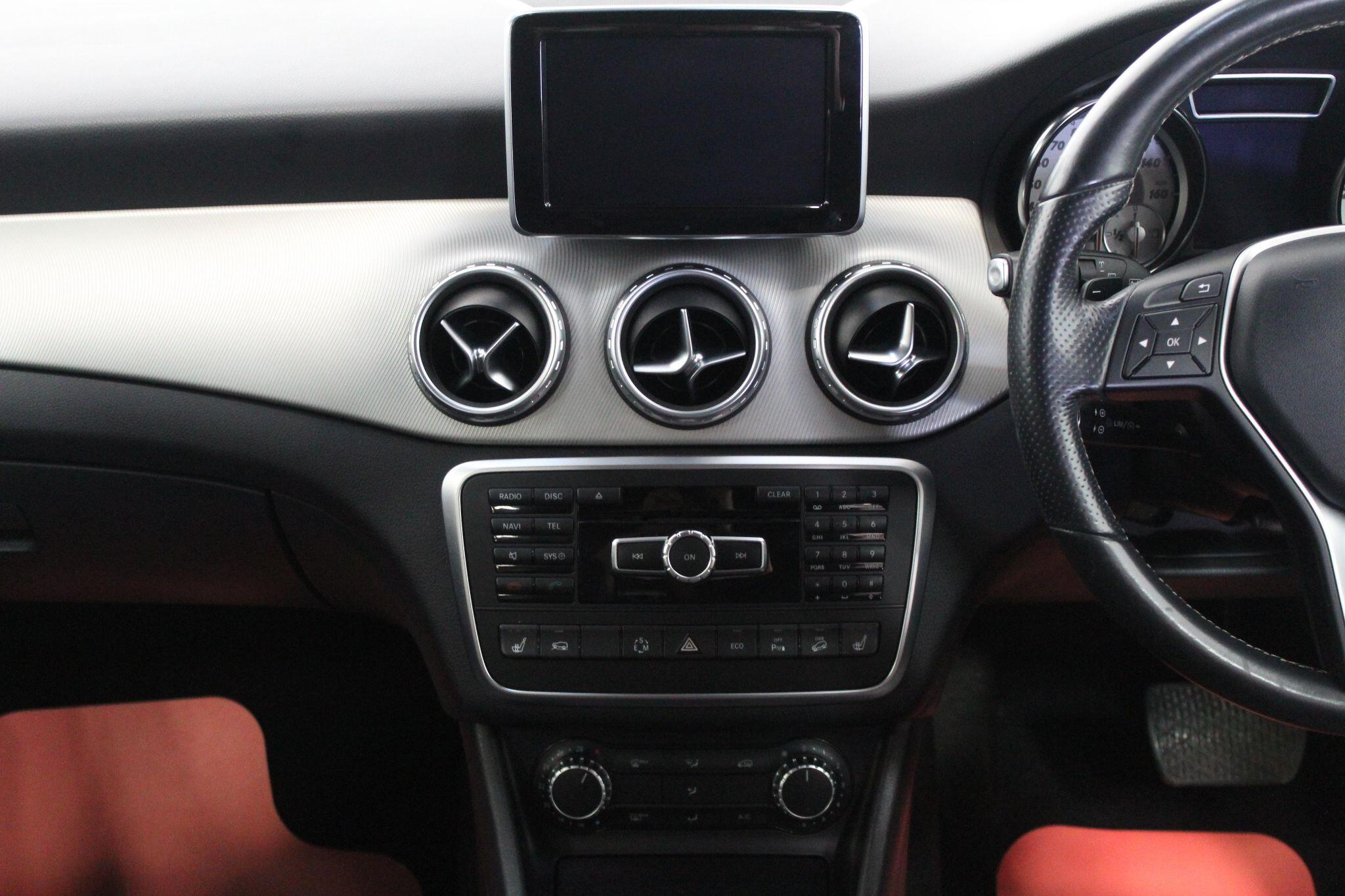 Mercedes-Benz Gla view 35