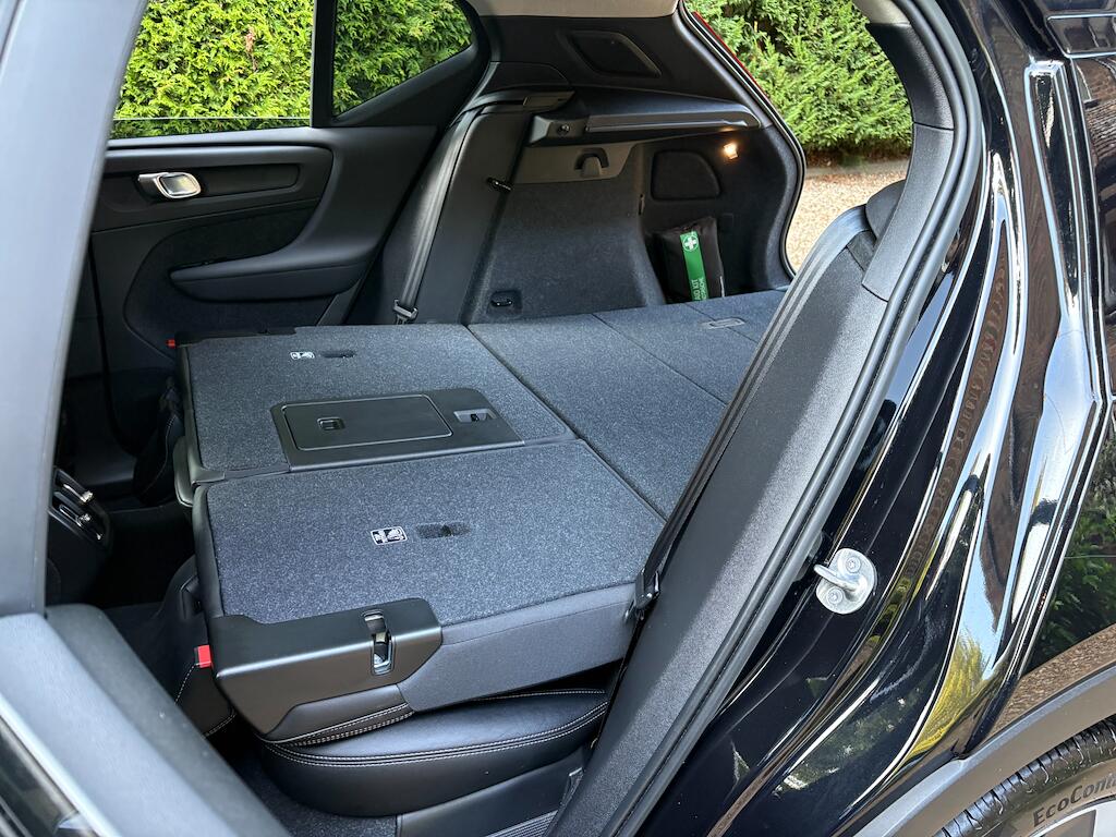 Volvo XC40 view 36