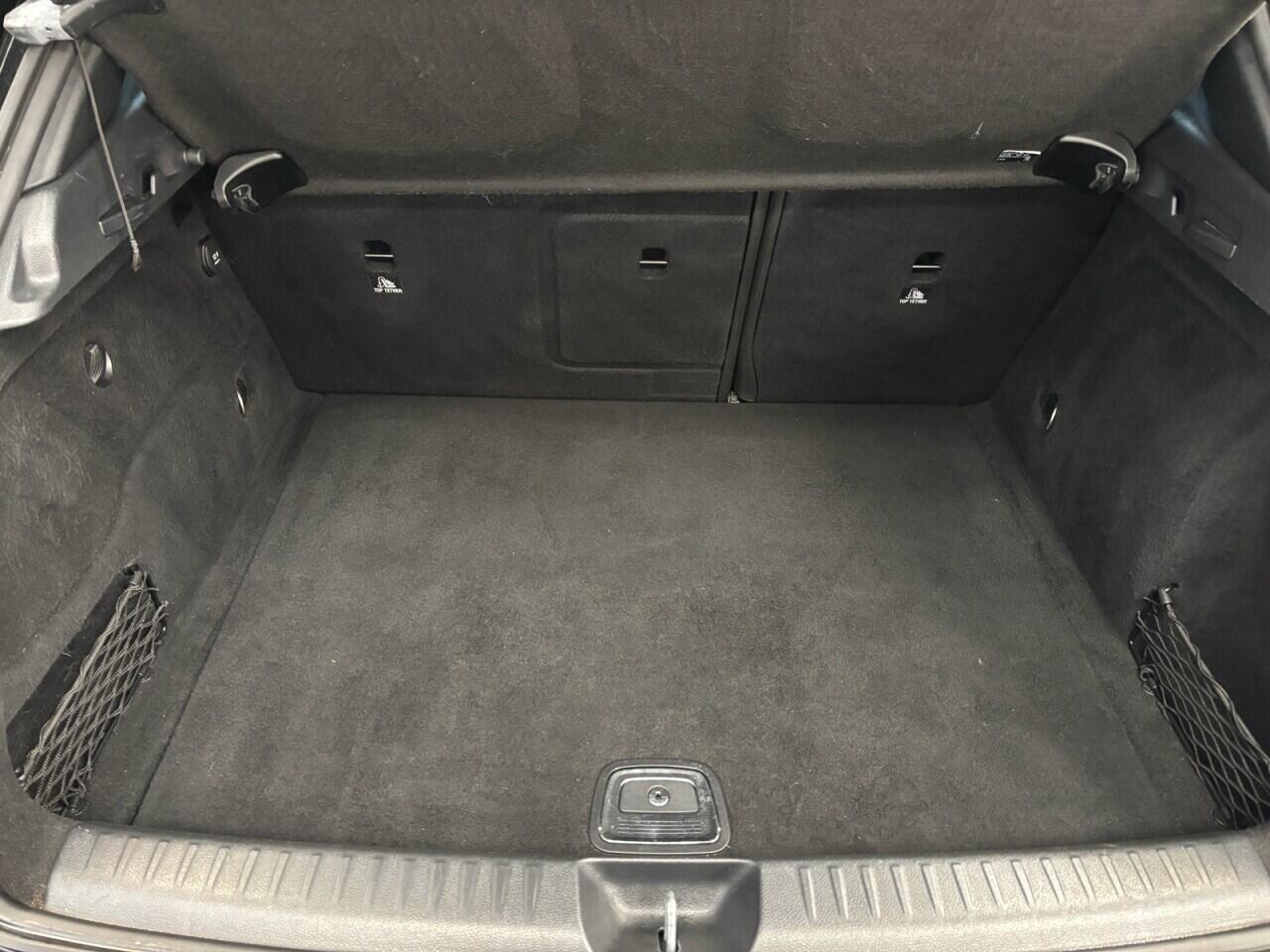 Mercedes-Benz GLA view 21
