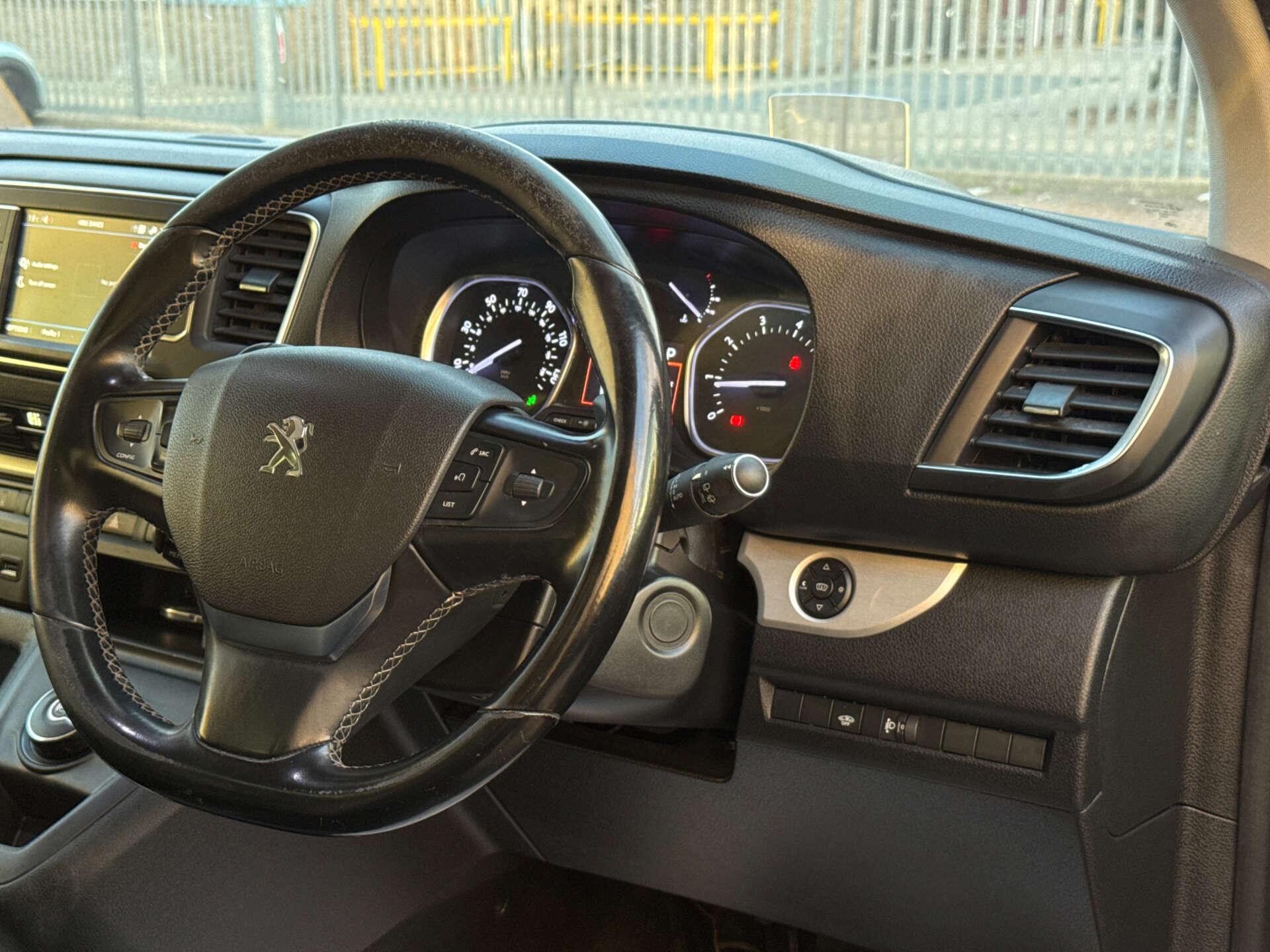 Peugeot Traveller view 40