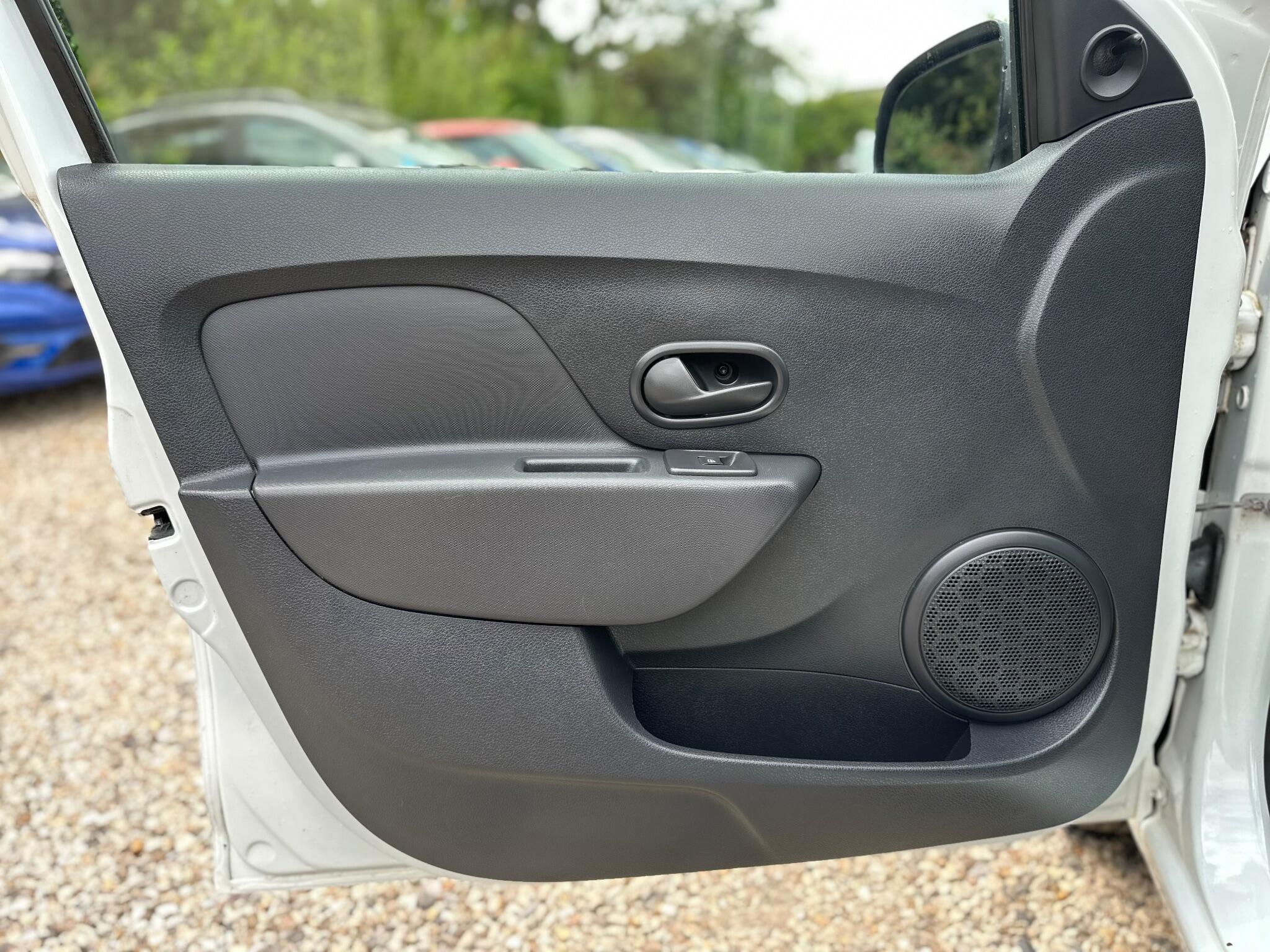 Dacia Sandero view 50