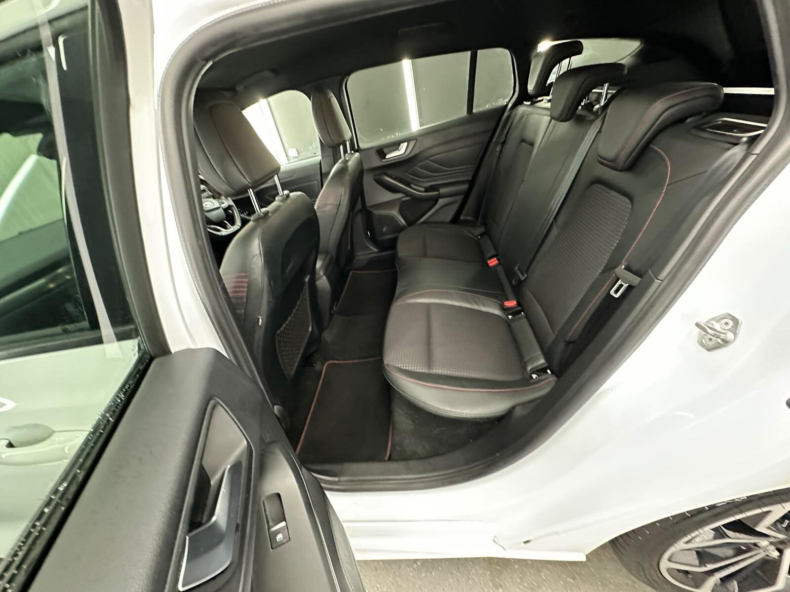 Ford Focus view 28