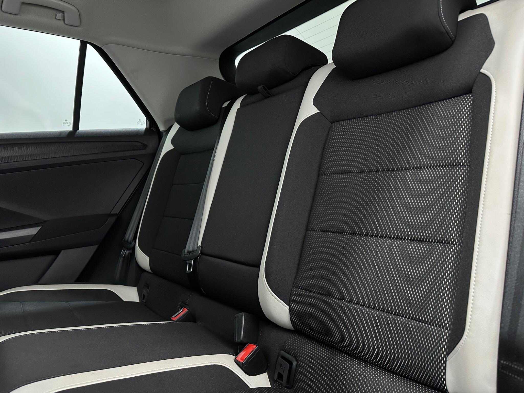 Volkswagen T-Roc view 38