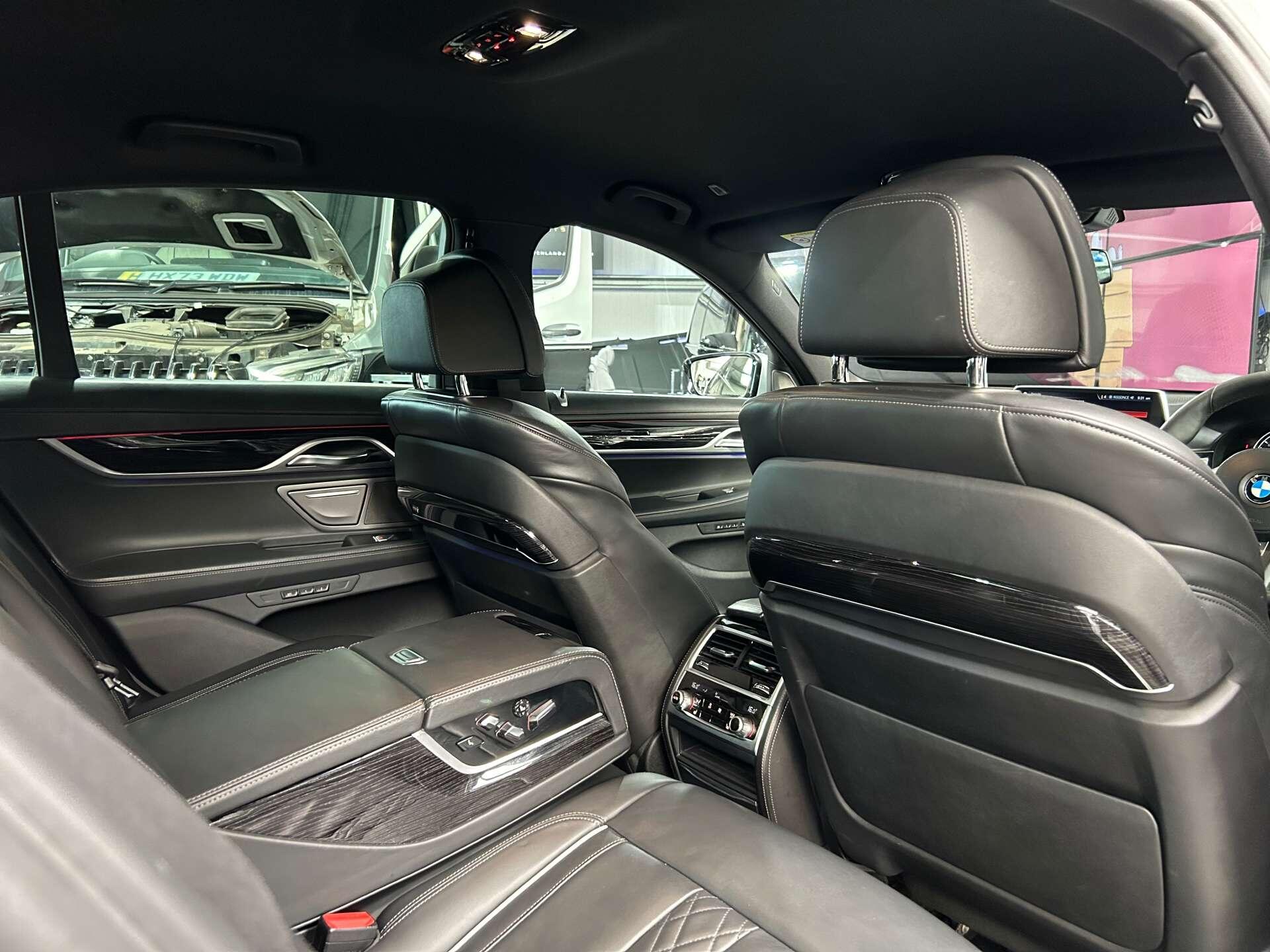 BMW 7 Series view 29