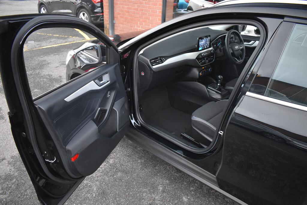 Ford Focus view 35