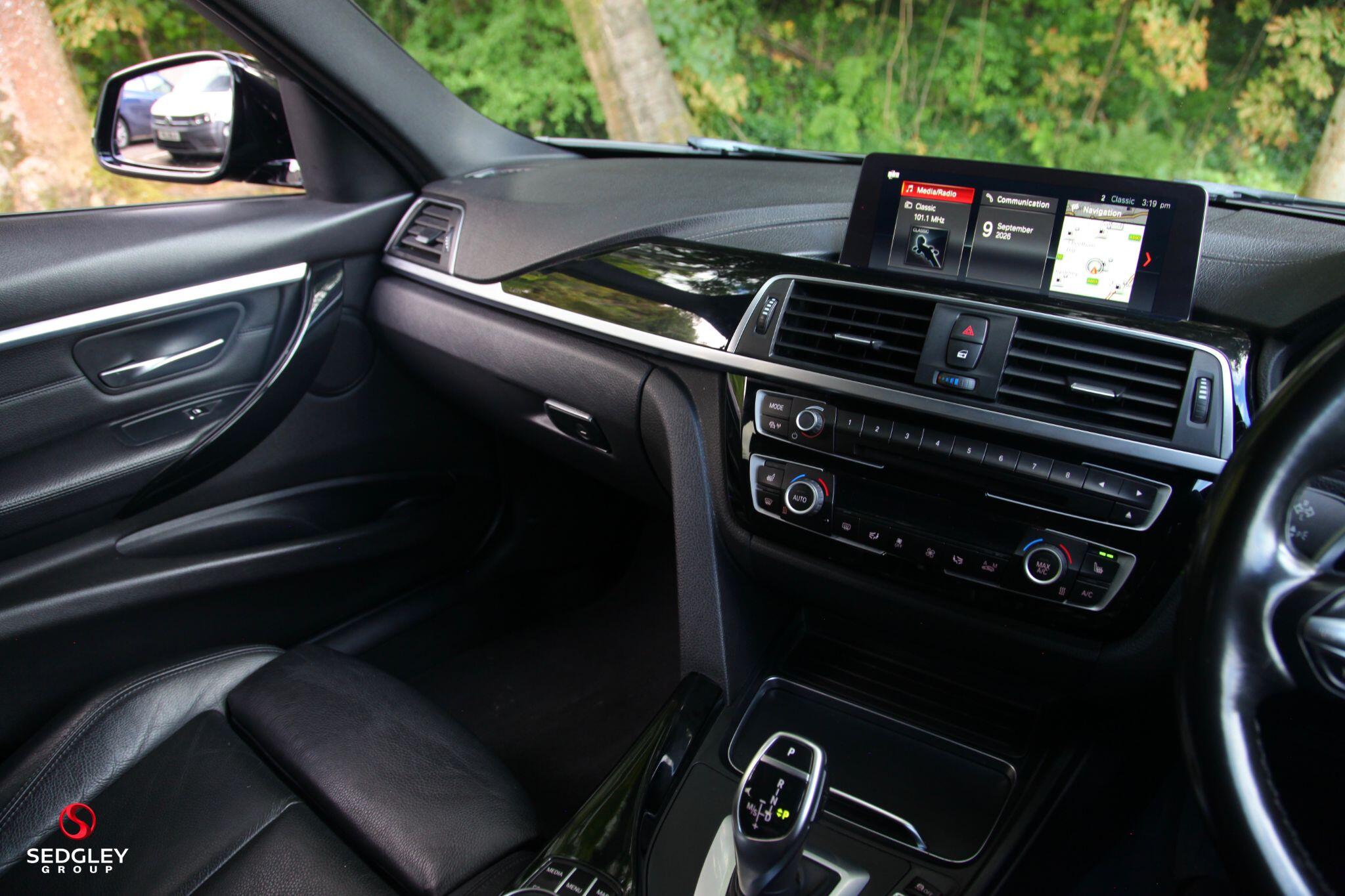 BMW 3 Series view 25