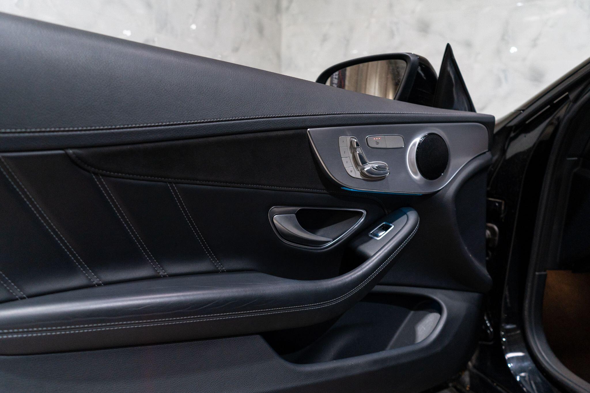 Mercedes-Benz C-Class view 15