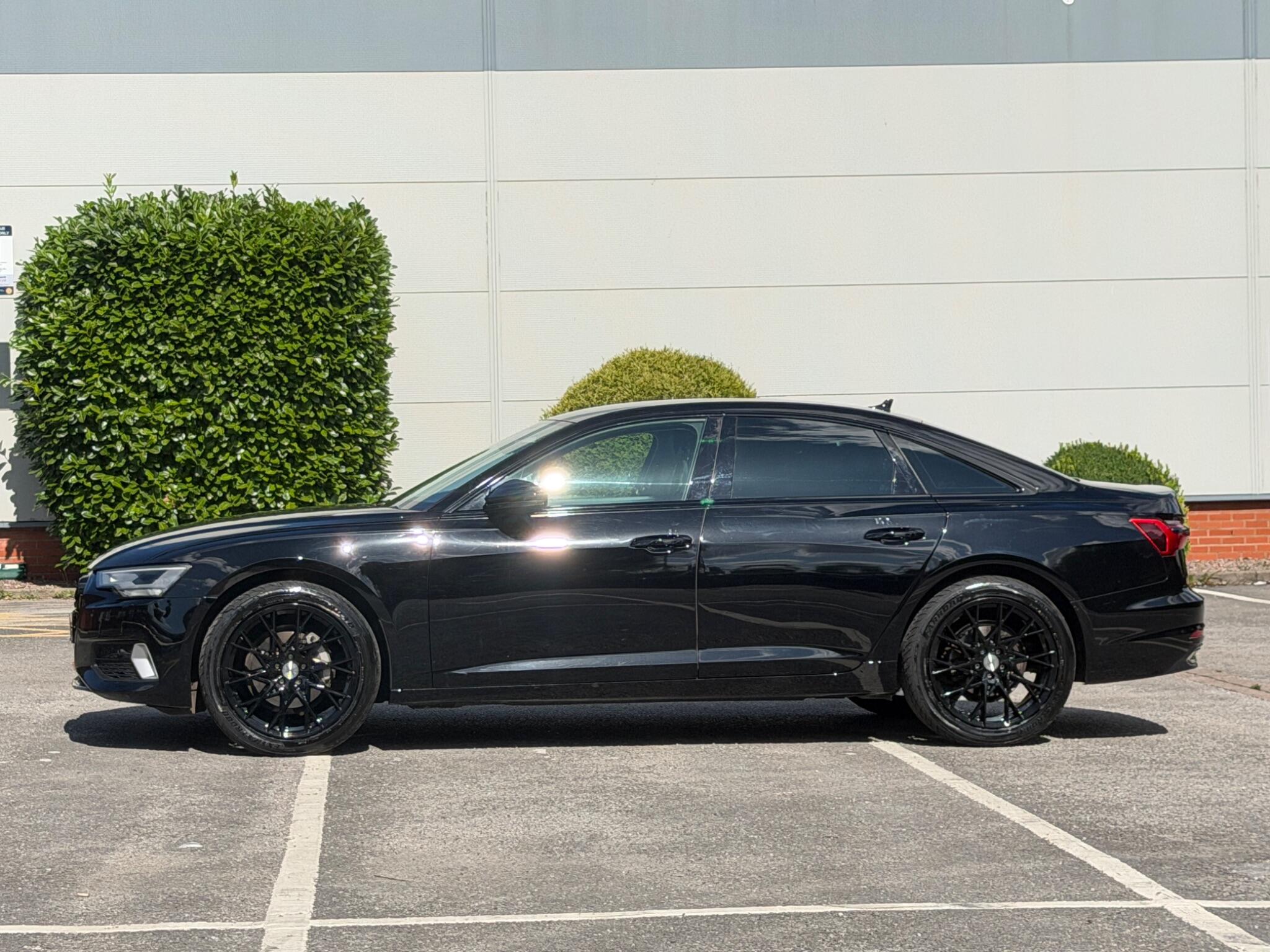 Audi A6 Saloon view 27
