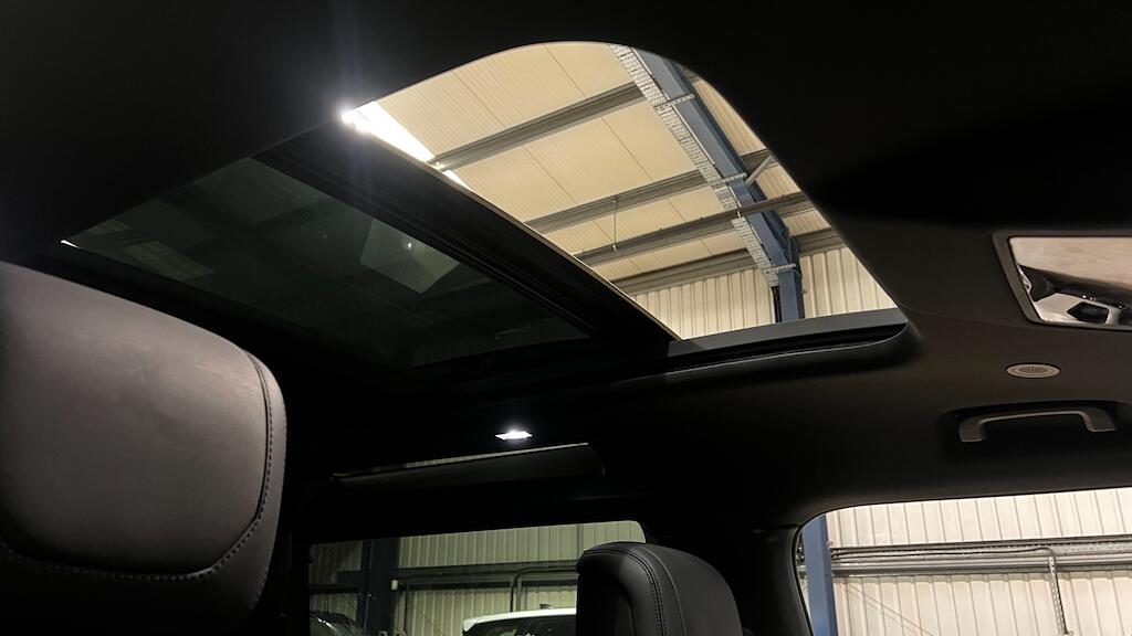 Land Rover Defender view 5