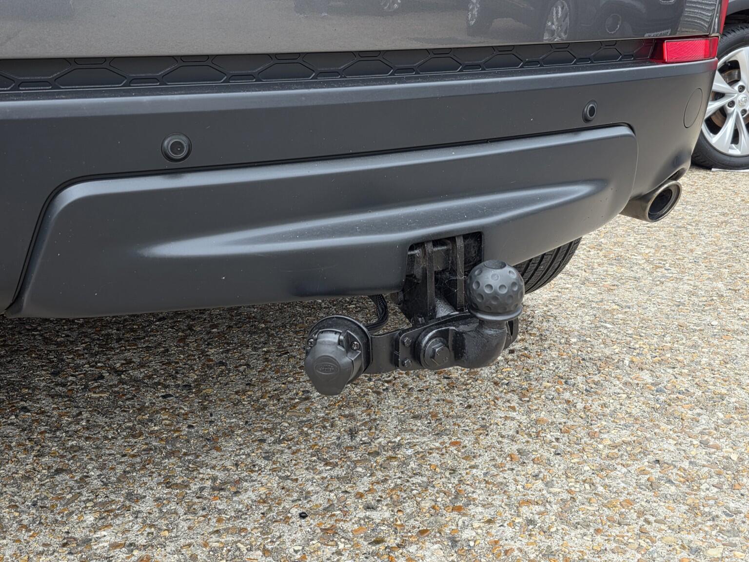 Land Rover Discovery Sport view 10