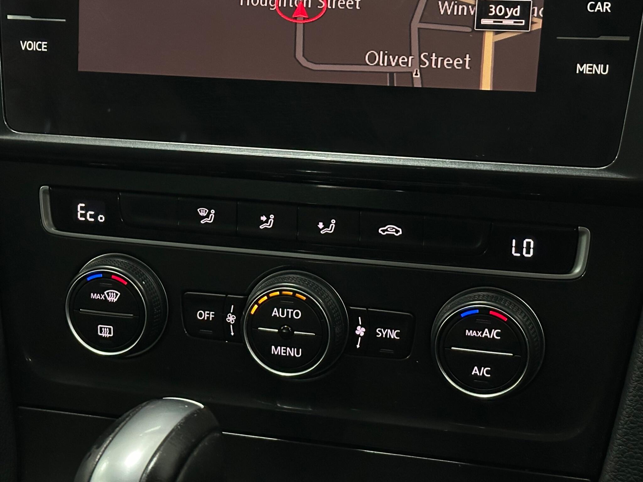 Volkswagen E-Golf view 27