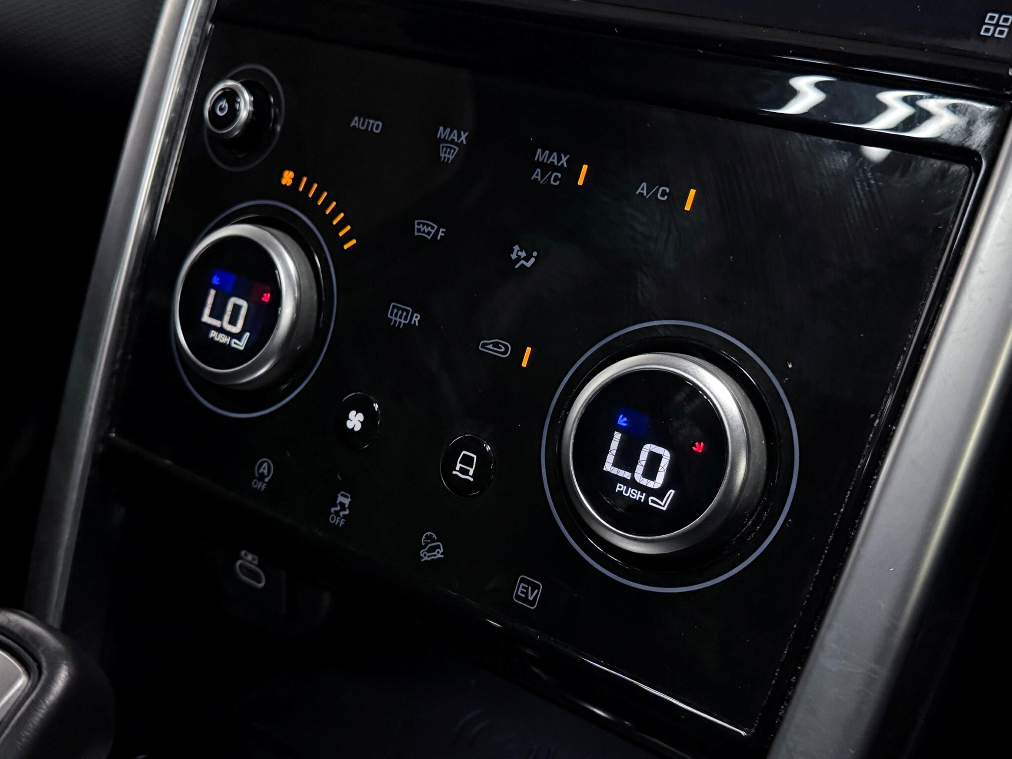 Land Rover Discovery Sport view 39
