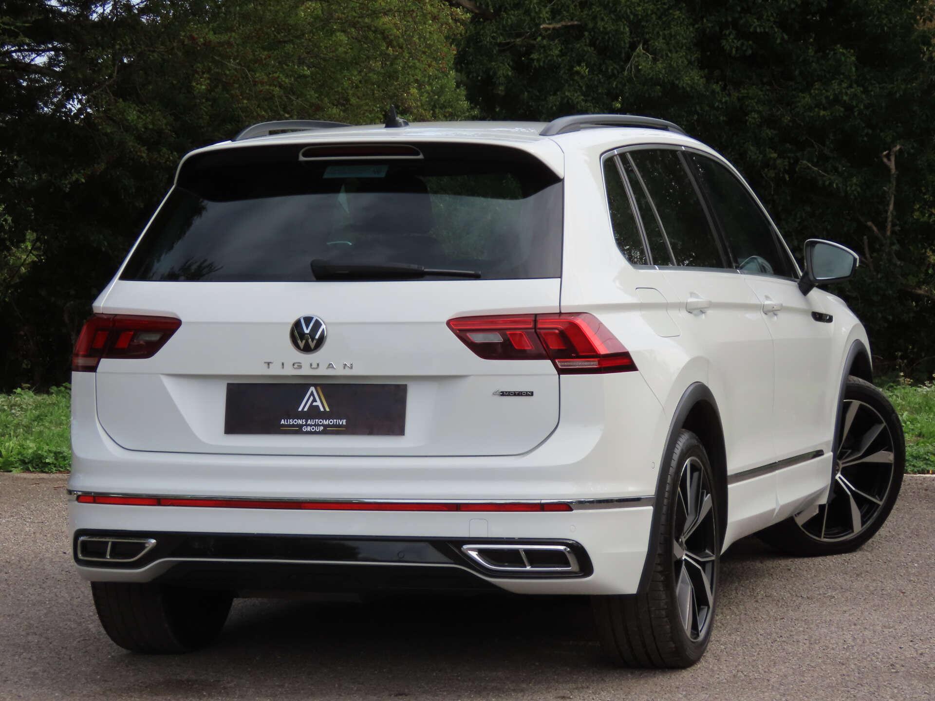 Volkswagen Tiguan view 4