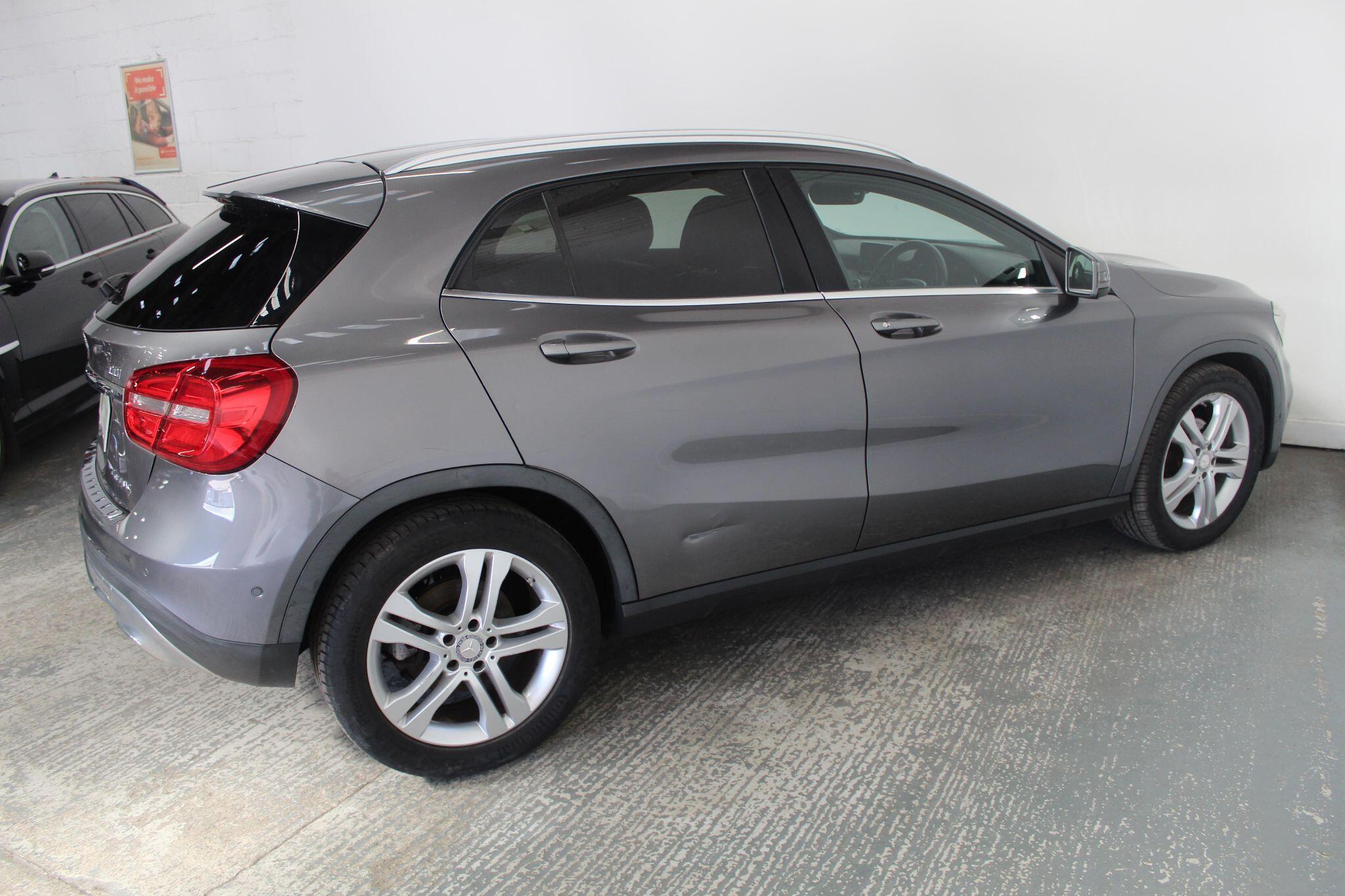 Mercedes-Benz Gla view 11