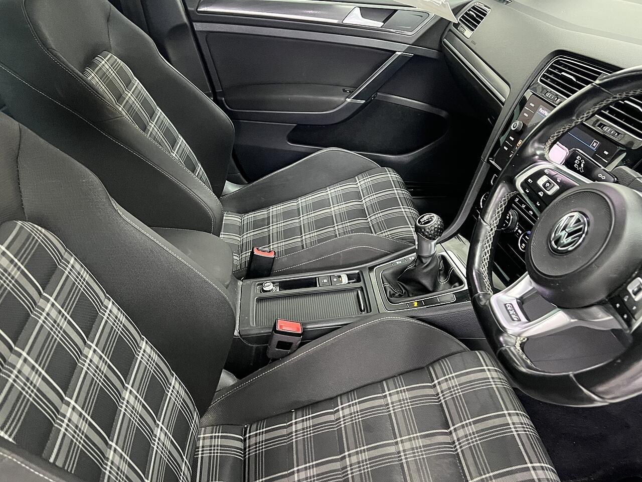 Volkswagen Golf view 8
