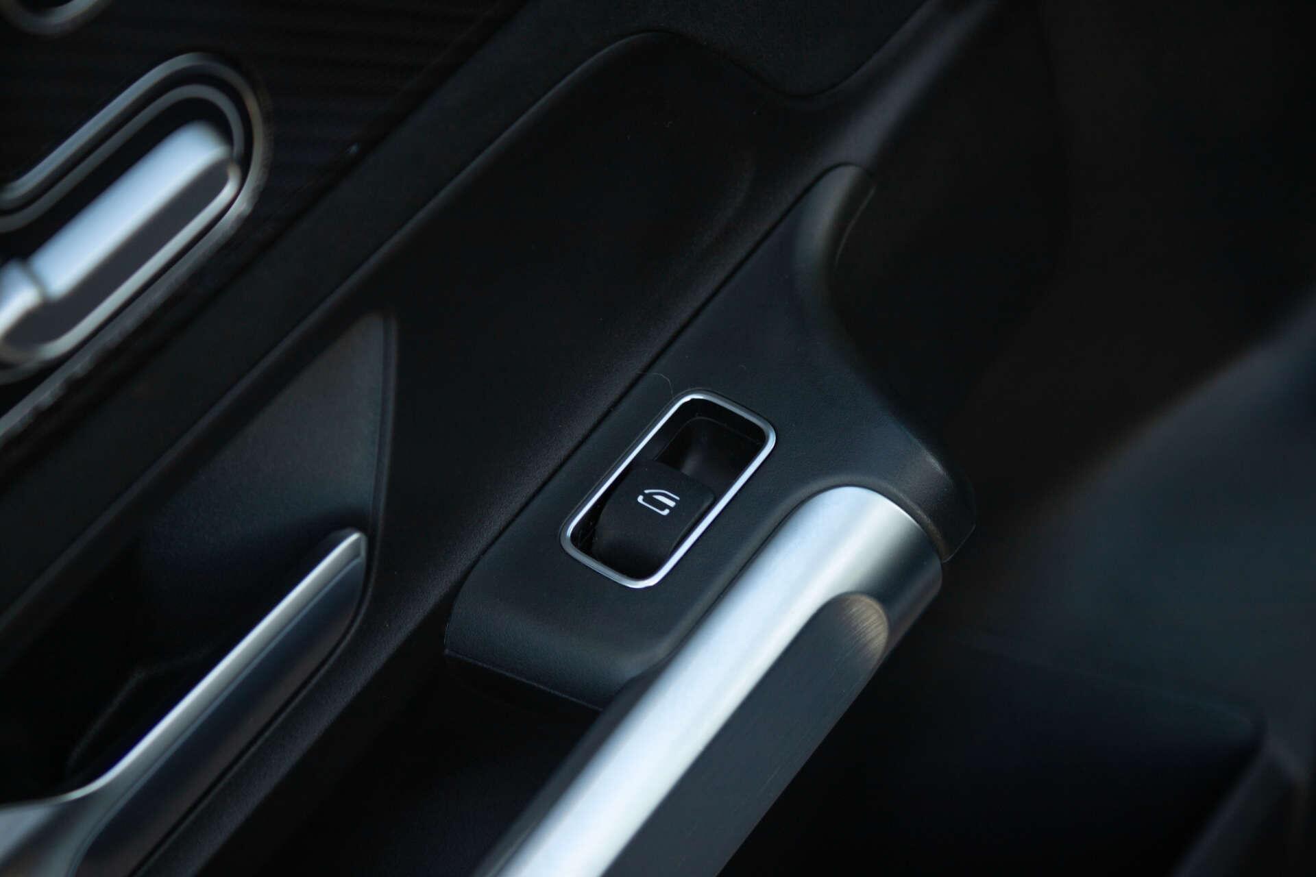 Mercedes-Benz GLB view 31