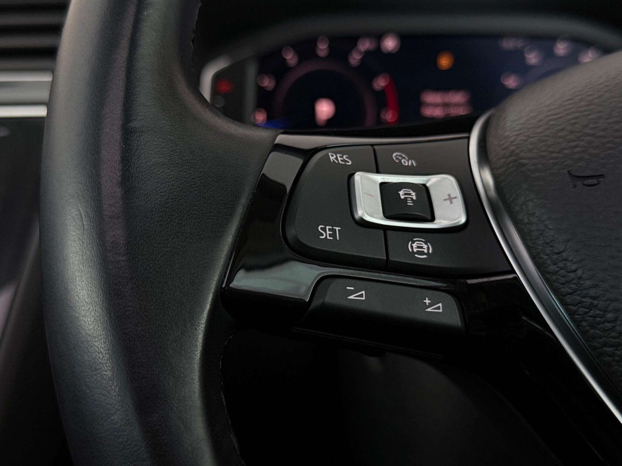 Volkswagen Tiguan view 13