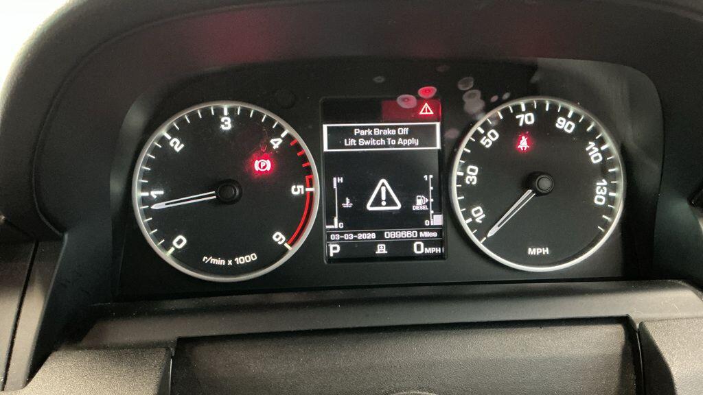 Land Rover Discovery 4 view 5