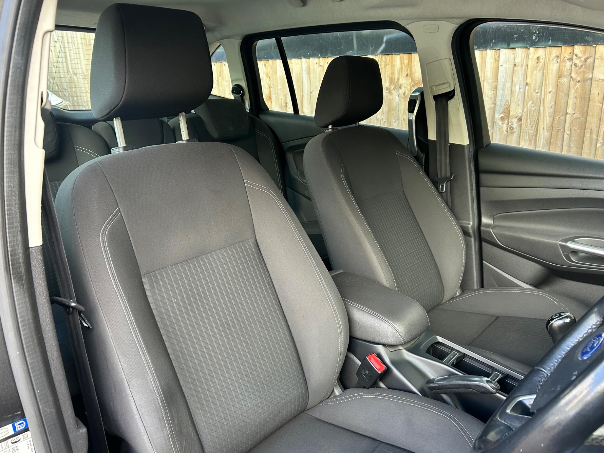 Ford Grand C-Max view 30