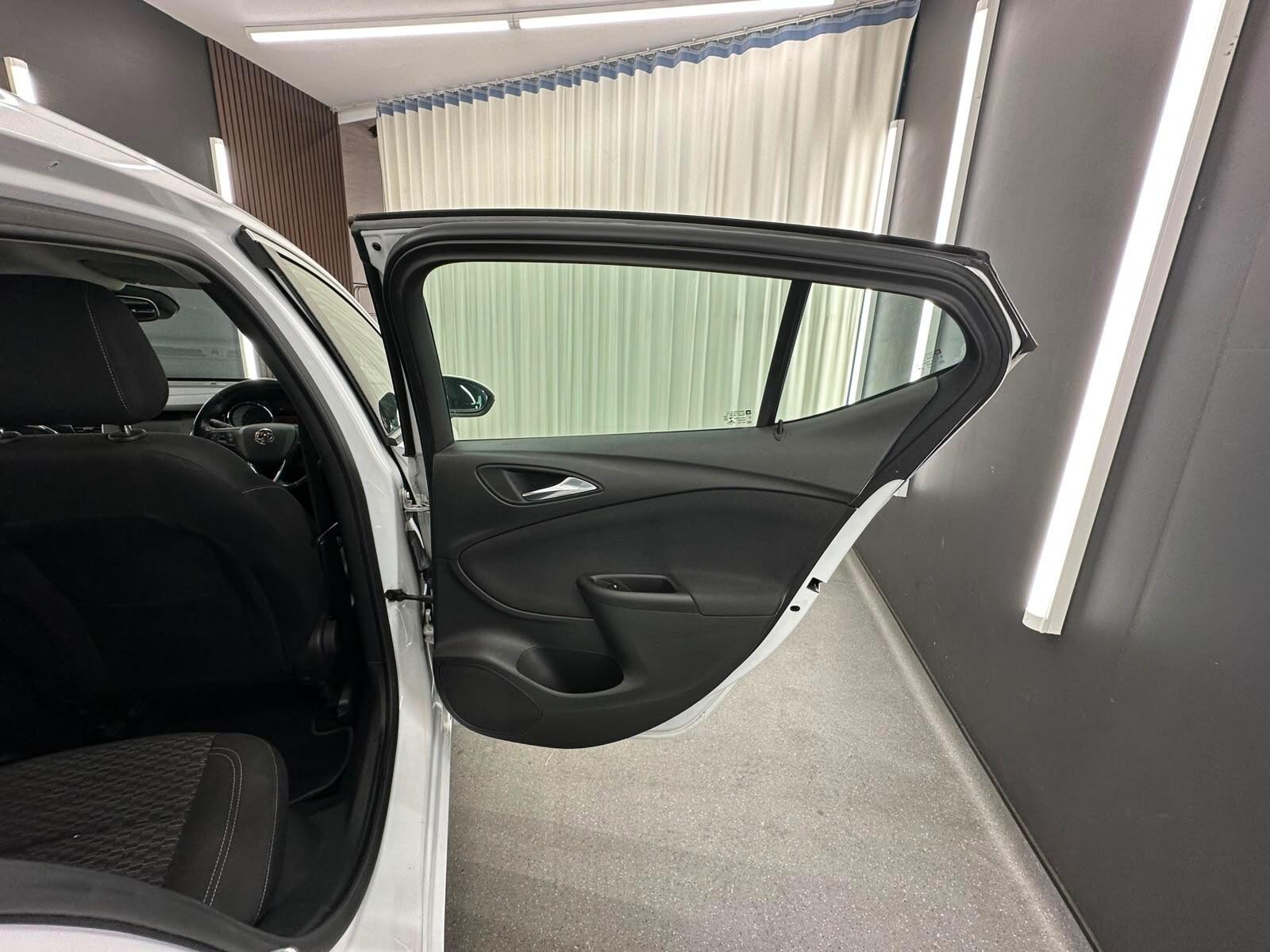 Vauxhall Astra view 11