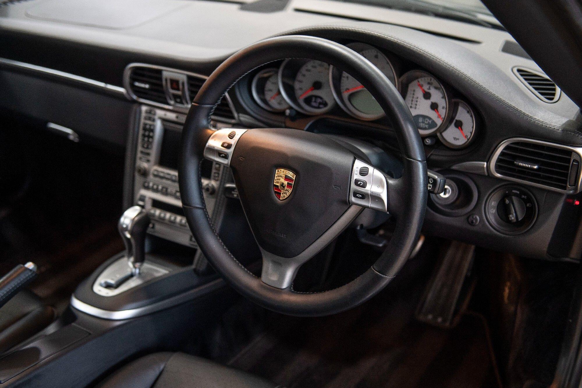 Porsche 911 view 9
