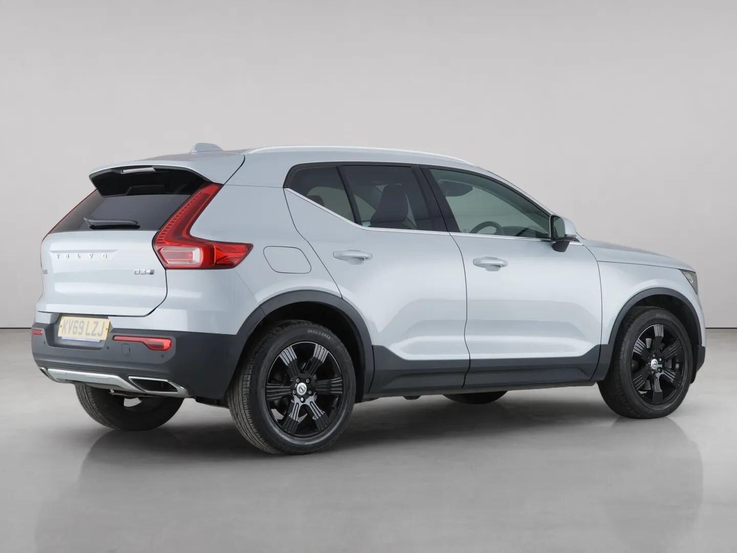 Volvo XC40 view 8