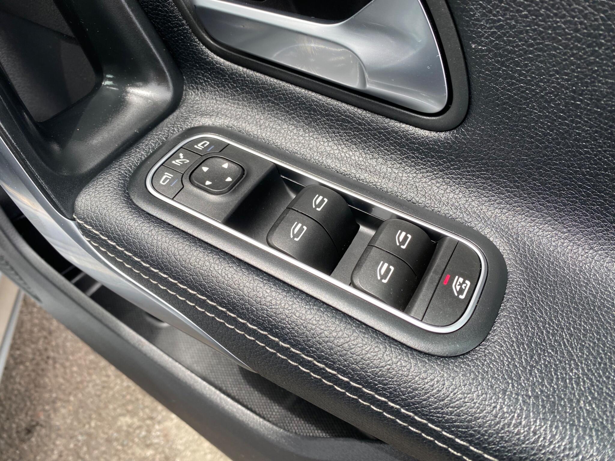 Mercedes-Benz Cla view 28