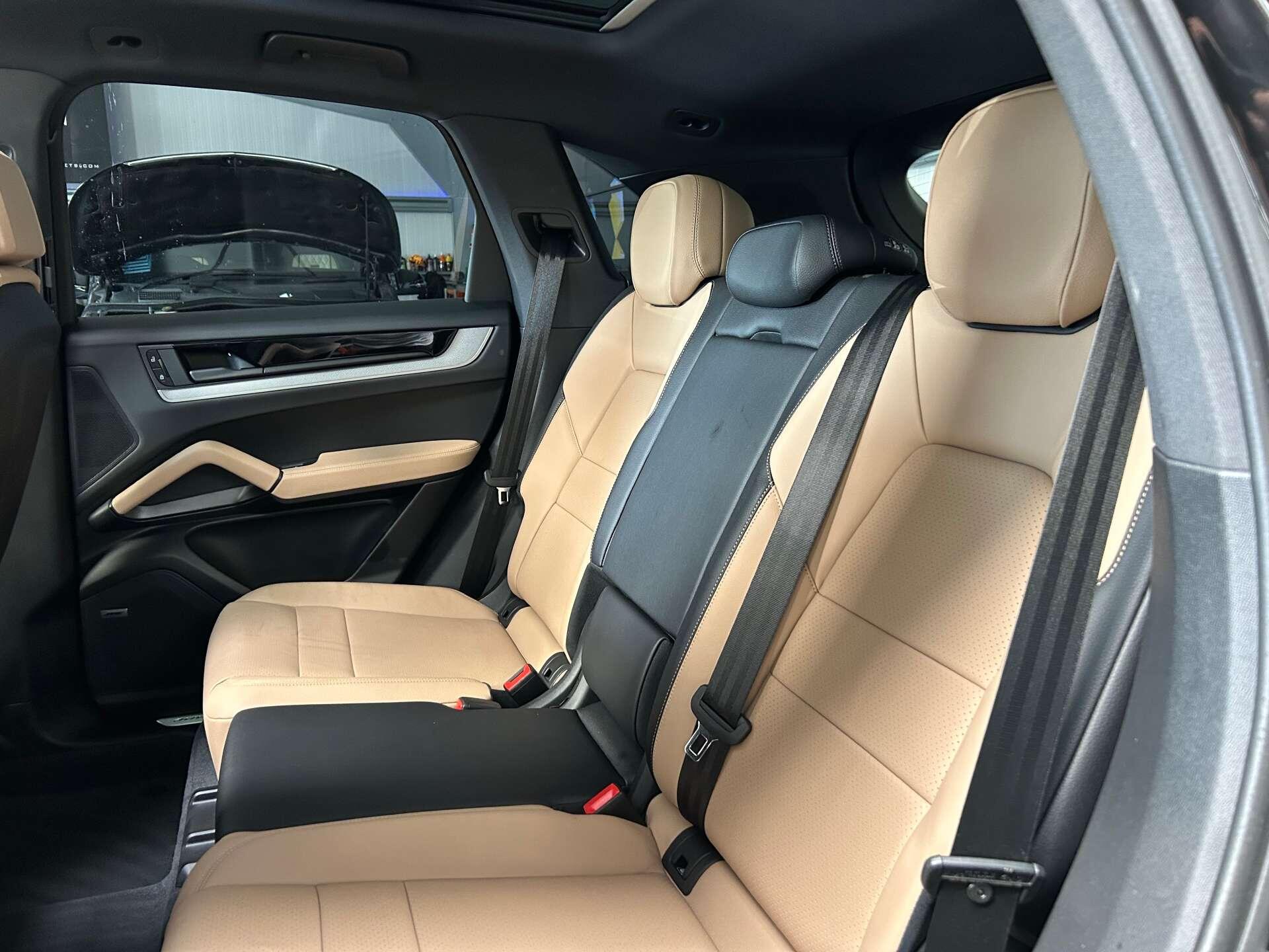 Porsche Cayenne view 43