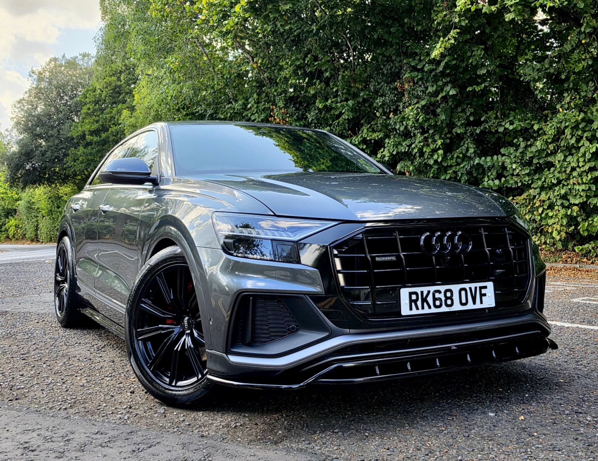 Audi Q8 view 9