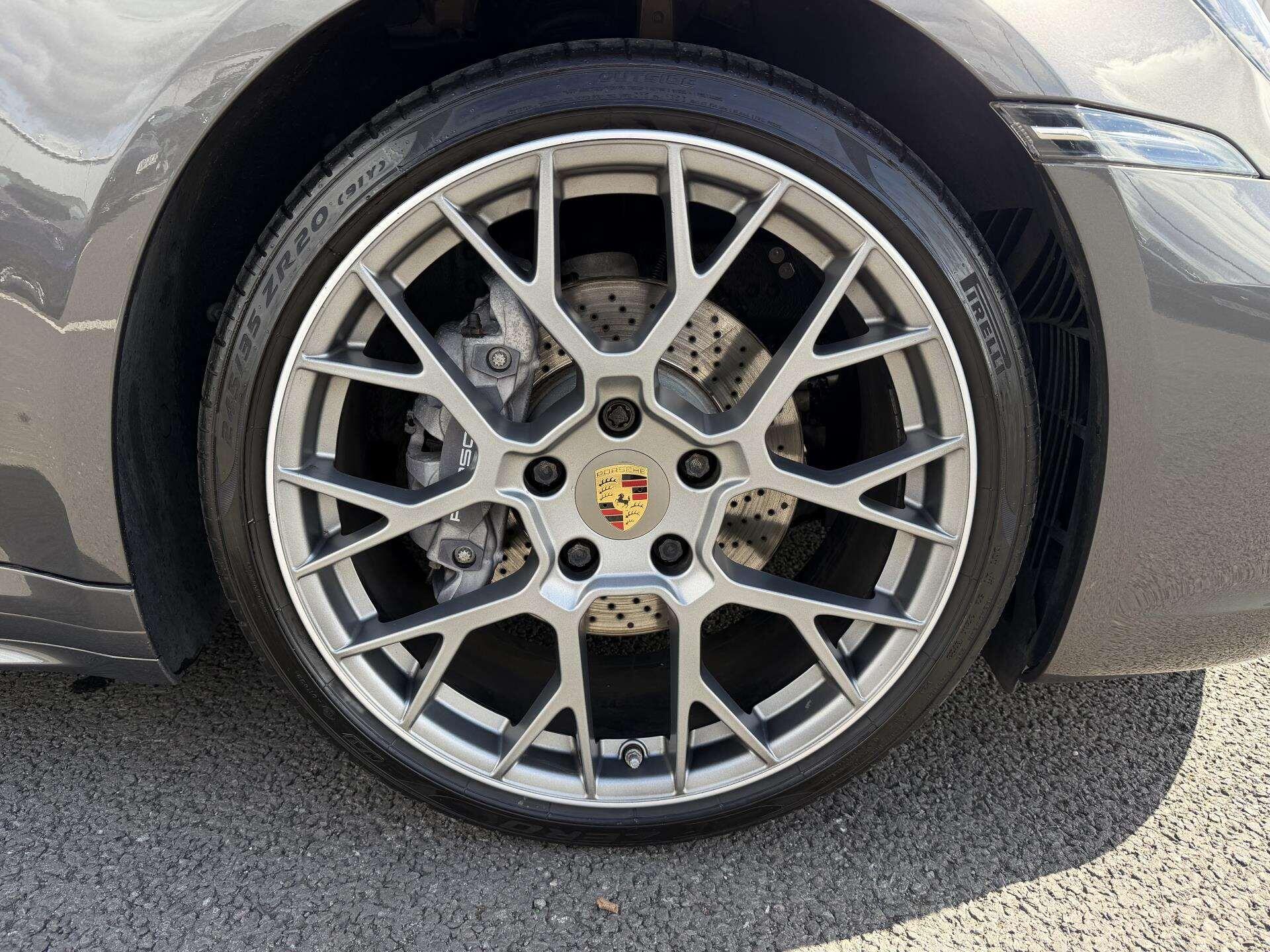 Porsche 911 view 6