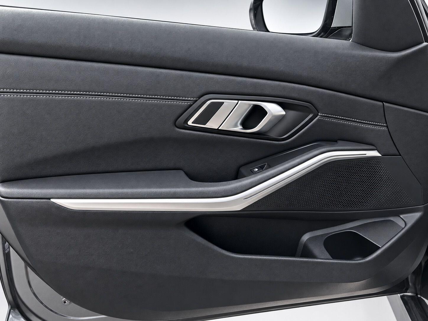 BMW 3 Series view 34