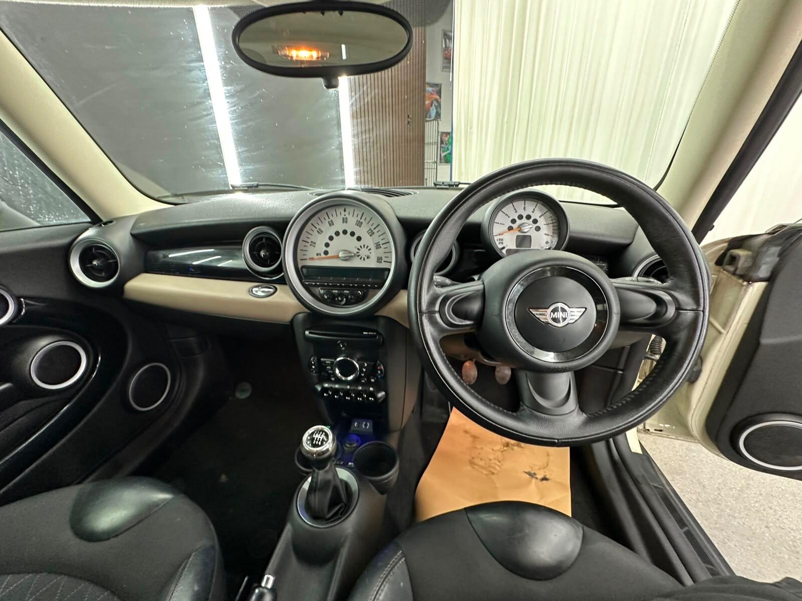 Mini Hatch view 29