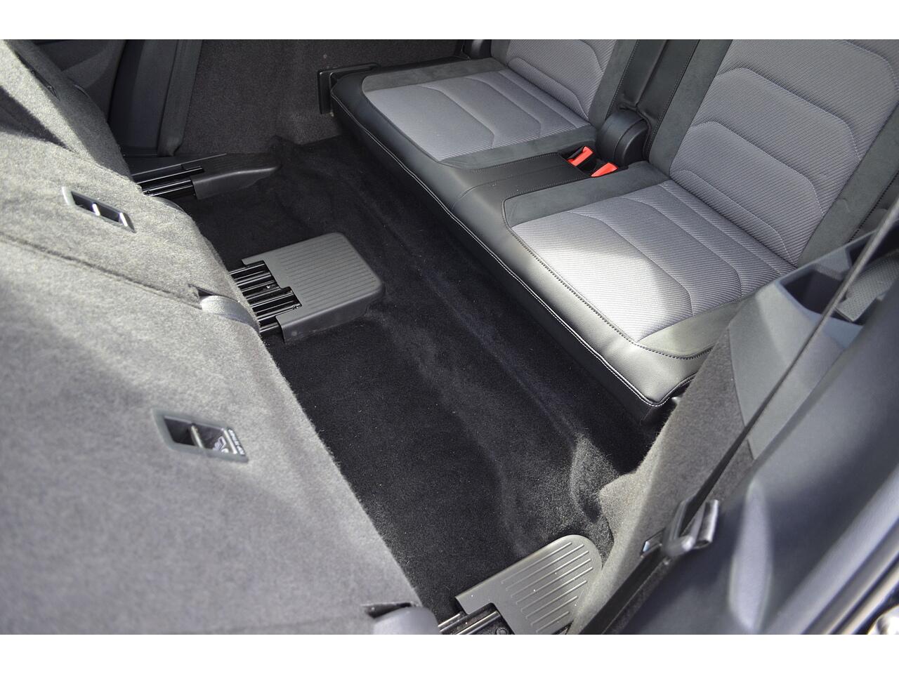 Volkswagen Tiguan Allspace view 39